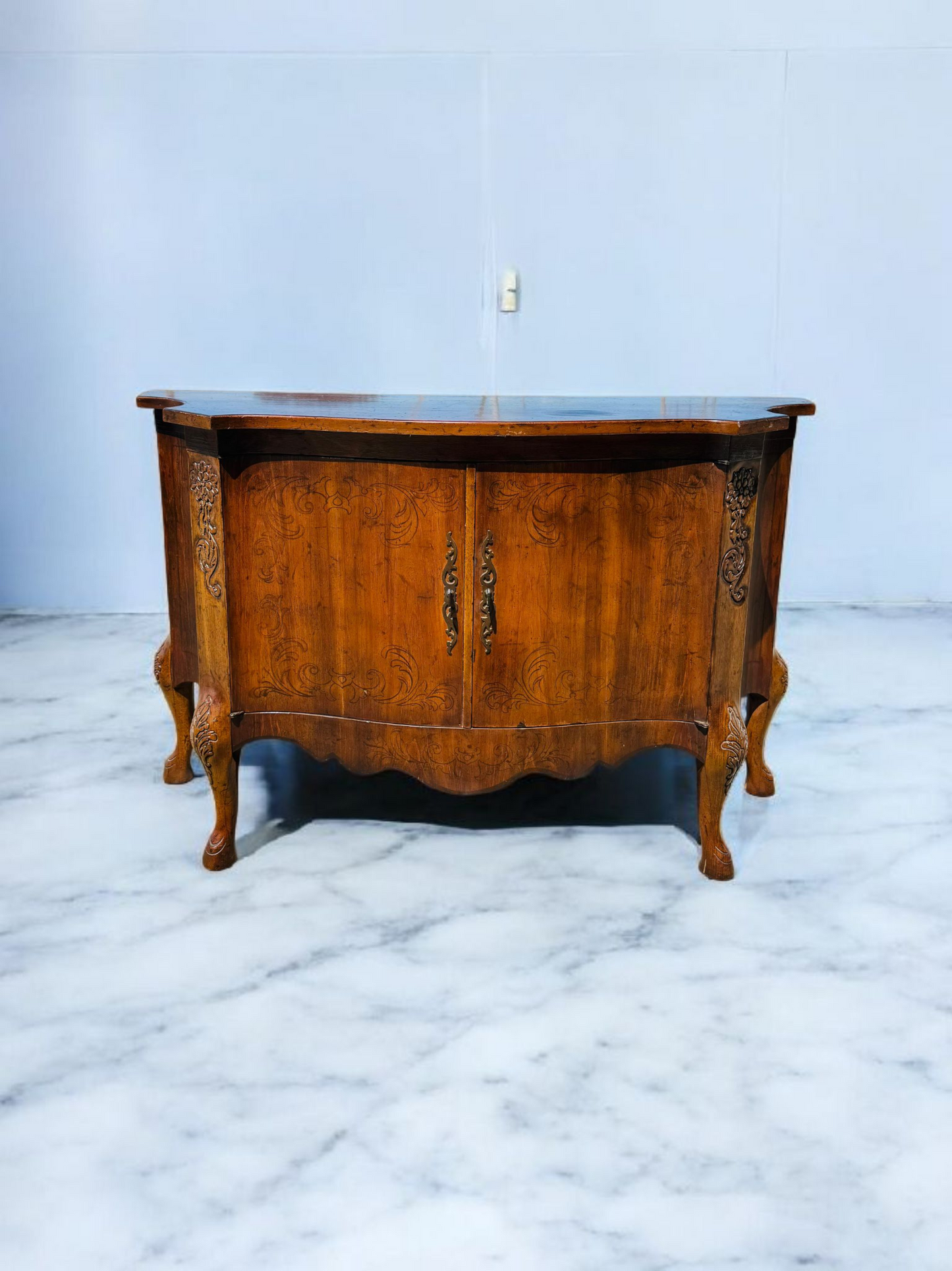 🔱🇮🇹 Comoda Italiana de Madera de Nogal – Arte y Elegancia en Cada Detalle 🇮🇹🔱