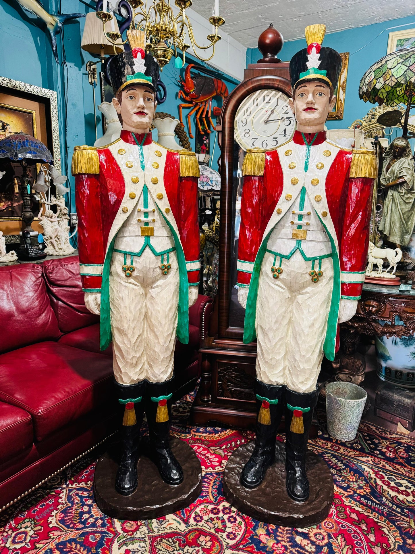 🎄❄️🎄 Soldados Navideños Nutcracker – Par Monumental en Resina Fundida Pintados a Mano 🎄❄️🎅