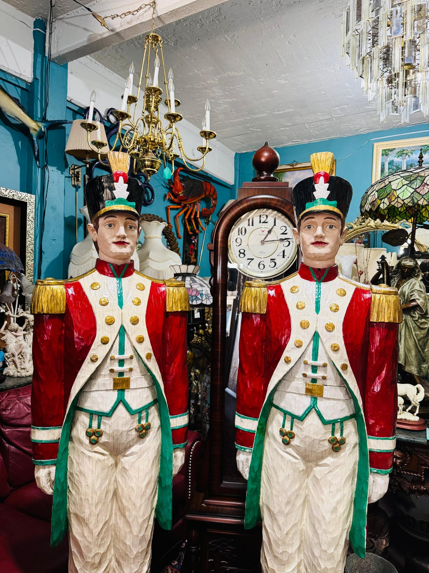 🎄❄️🎄 Soldados Navideños Nutcracker – Par Monumental en Resina Fundida Pintados a Mano 🎄❄️🎅
