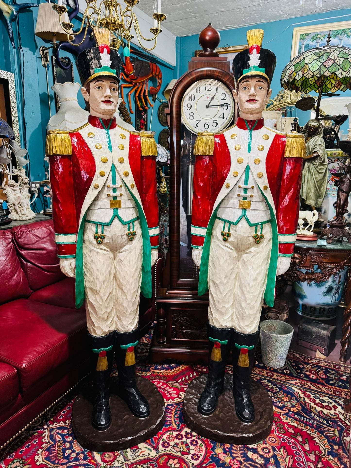 🎄❄️🎄 Soldados Navideños Nutcracker – Par Monumental en Resina Fundida Pintados a Mano 🎄❄️🎅