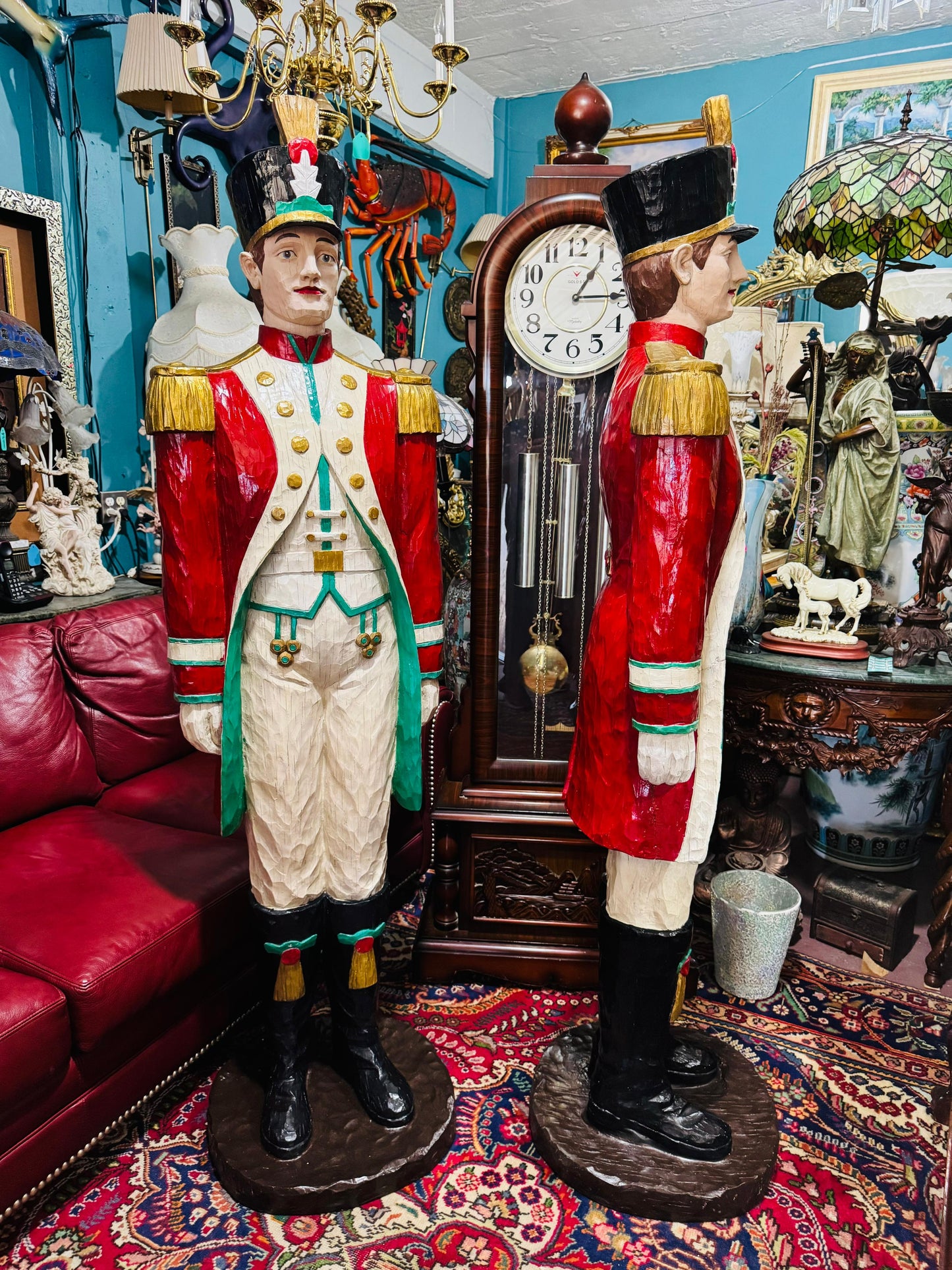 🎄❄️🎄 Soldados Navideños Nutcracker – Par Monumental en Resina Fundida Pintados a Mano 🎄❄️🎅