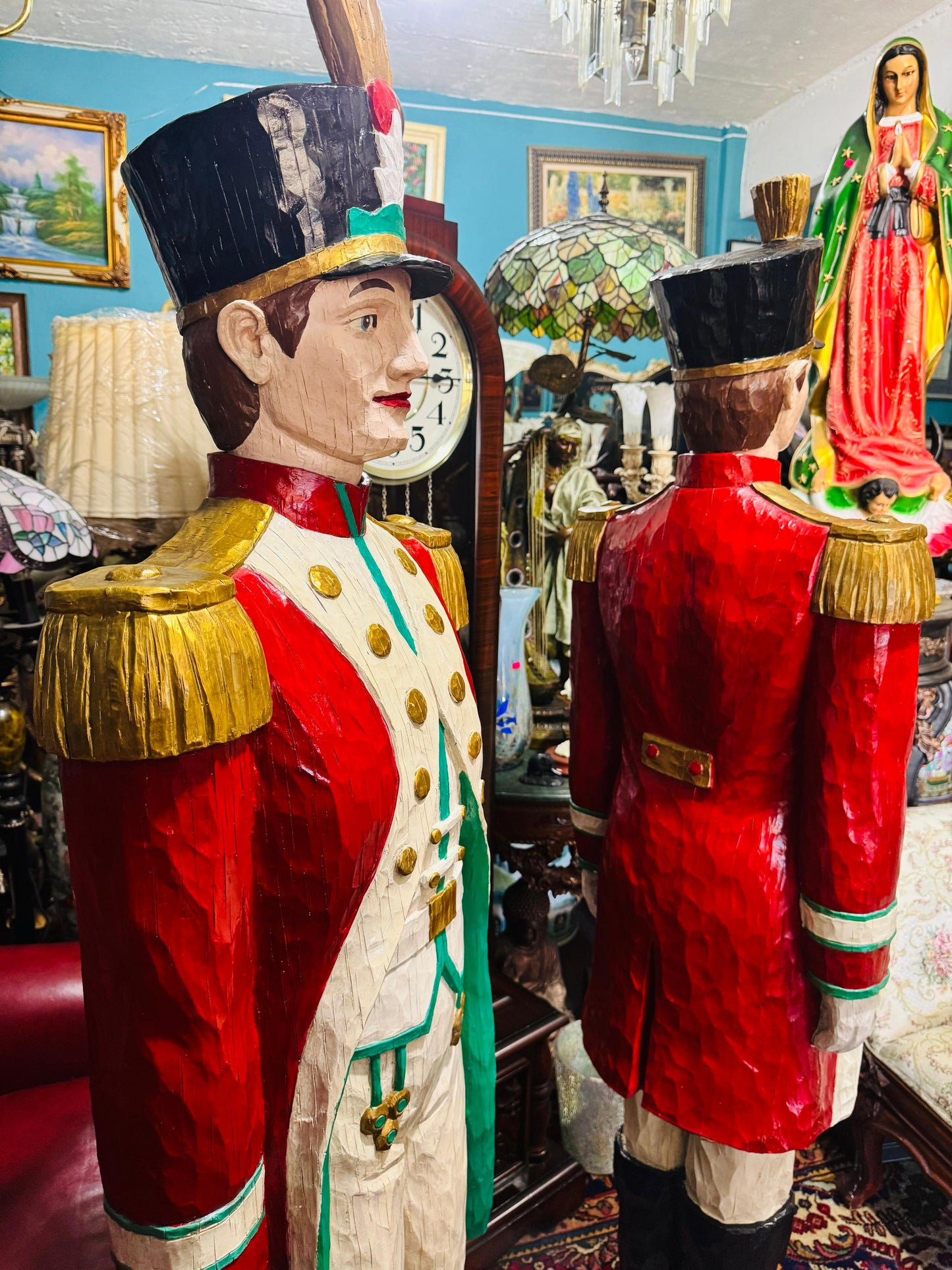🎄❄️🎄 Soldados Navideños Nutcracker – Par Monumental en Resina Fundida Pintados a Mano 🎄❄️🎅