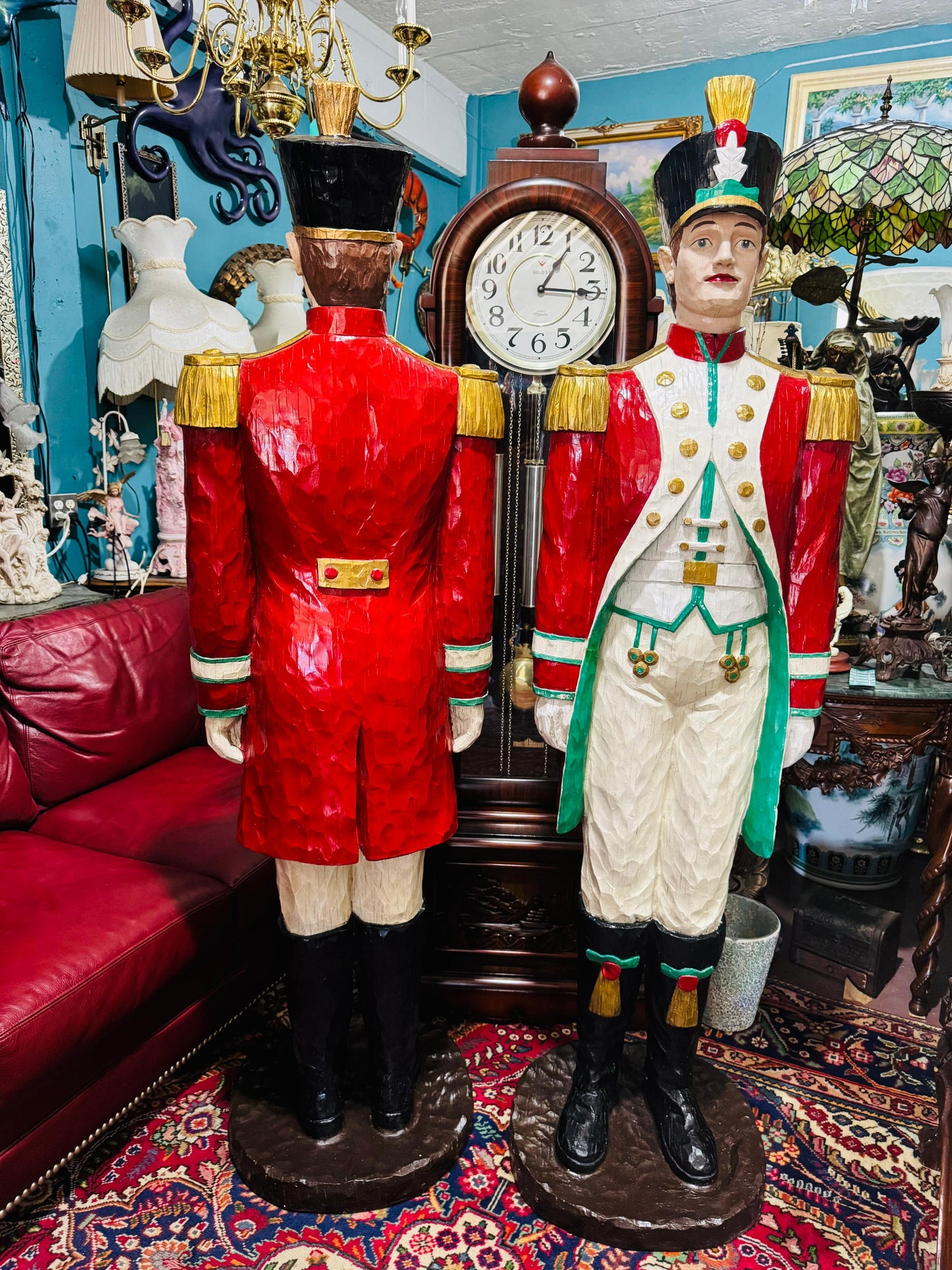 🎄❄️🎄 Soldados Navideños Nutcracker – Par Monumental en Resina Fundida Pintados a Mano 🎄❄️🎅