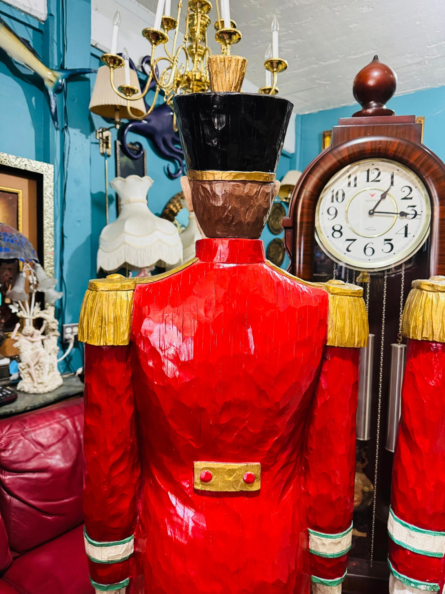 🎄❄️🎄 Soldados Navideños Nutcracker – Par Monumental en Resina Fundida Pintados a Mano 🎄❄️🎅