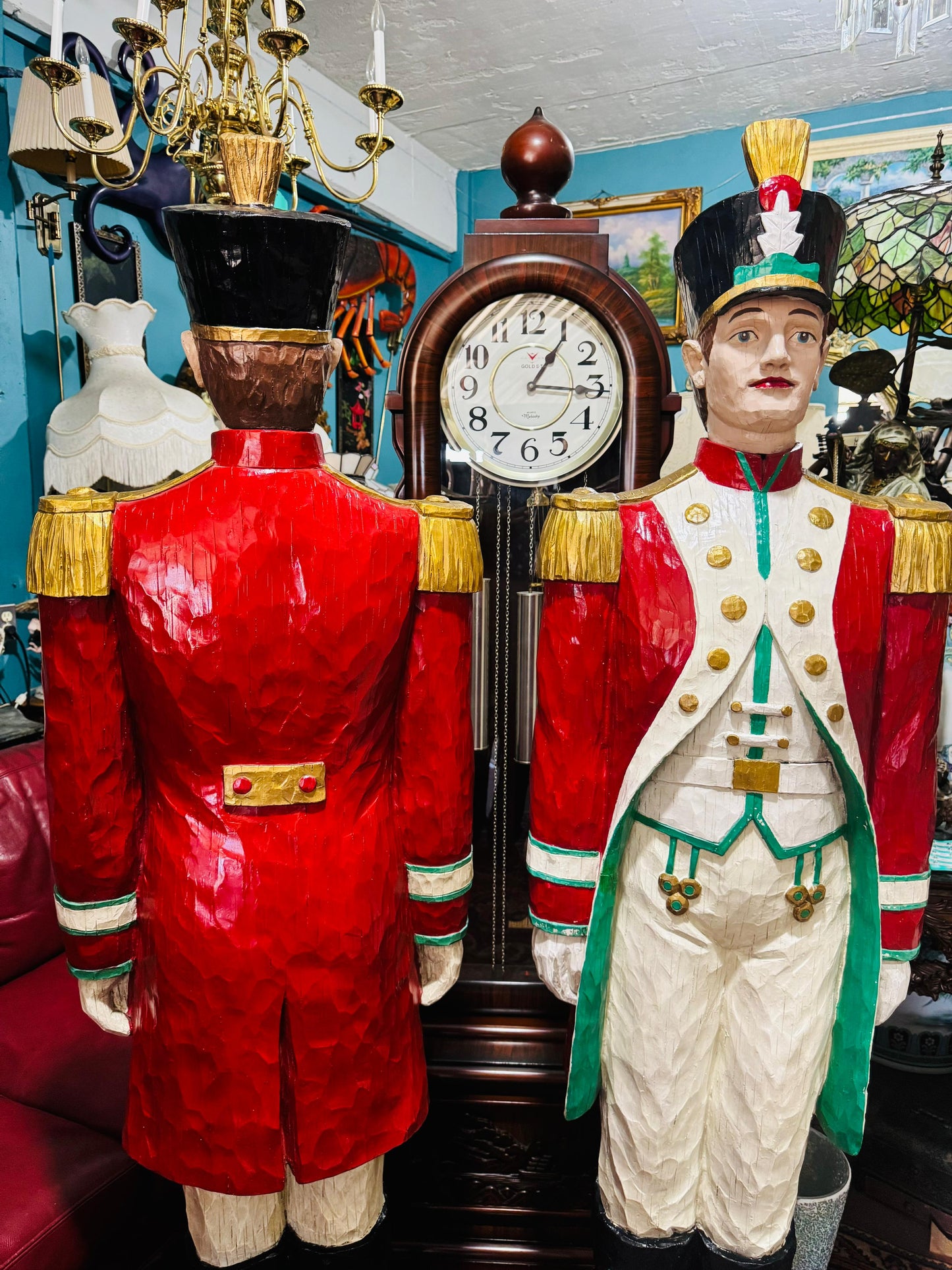 🎄❄️🎄 Soldados Navideños Nutcracker – Par Monumental en Resina Fundida Pintados a Mano 🎄❄️🎅