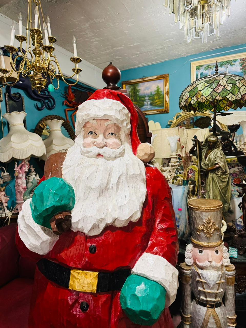 š
Santa Claus de TamaƱo Real ā EspĆritu NavideƱo en Escultura Monumental š