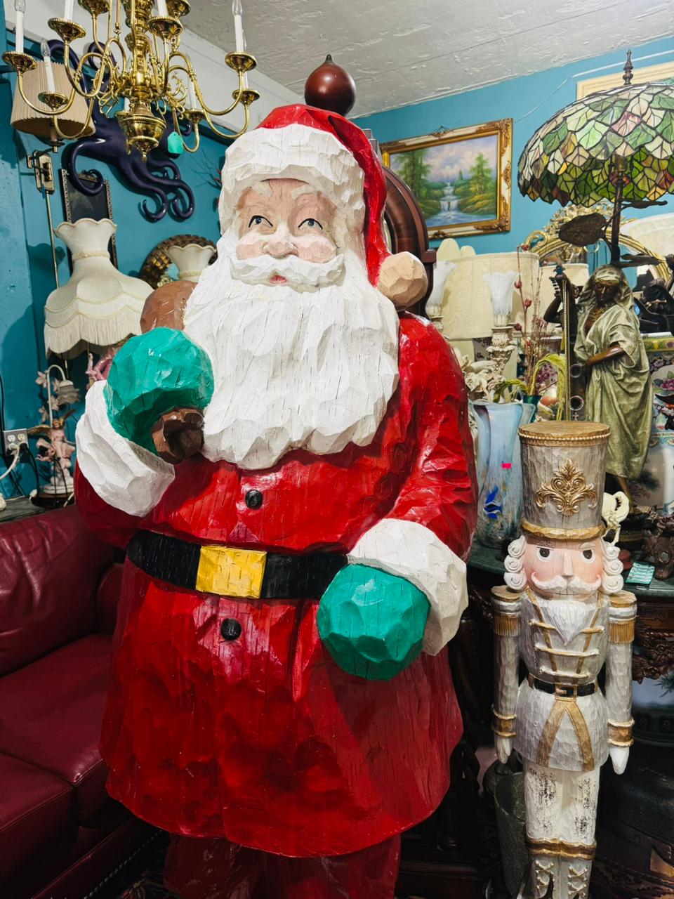 š
Santa Claus de TamaƱo Real ā EspĆritu NavideƱo en Escultura Monumental š