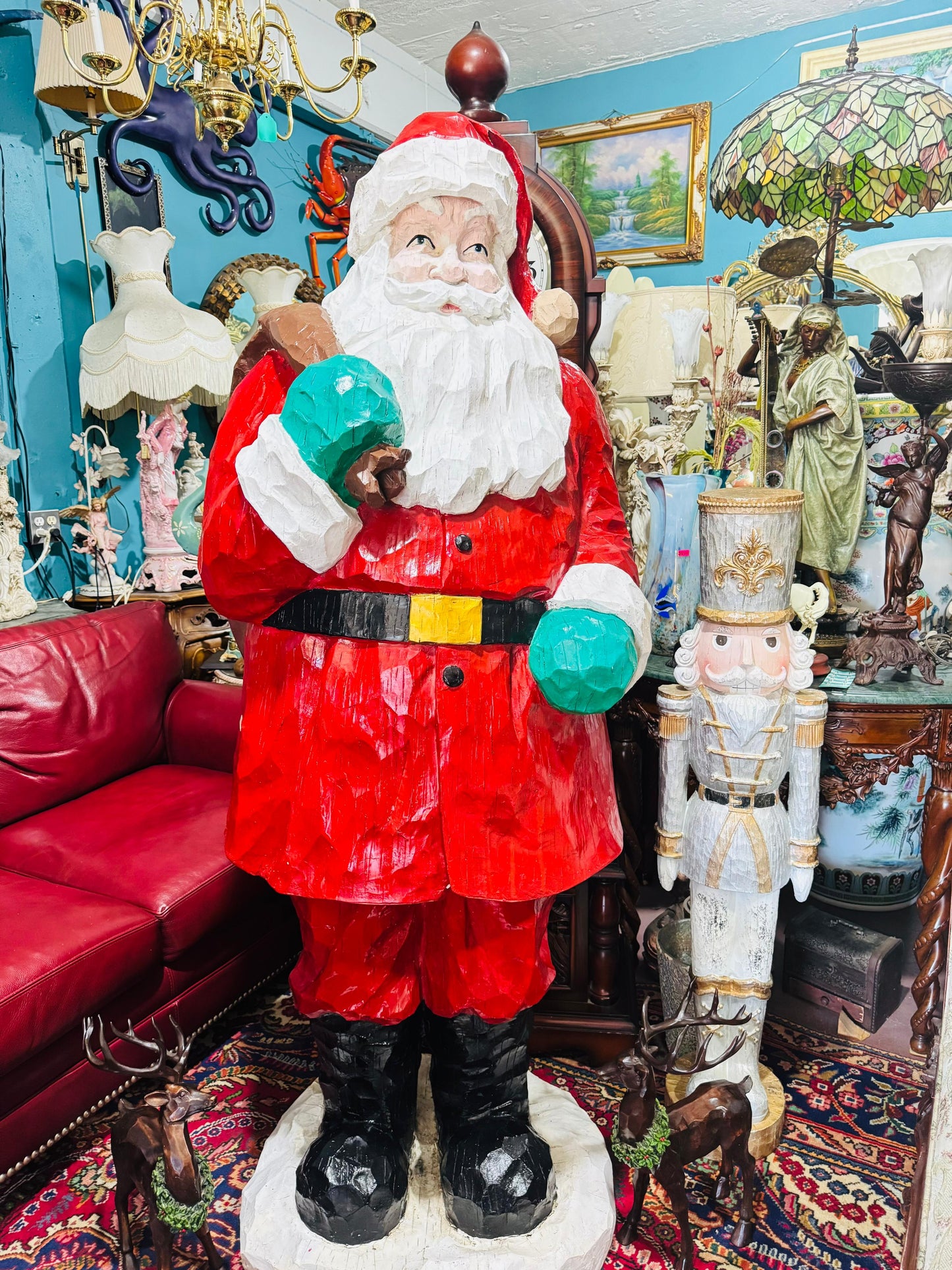 š
Santa Claus de TamaƱo Real ā EspĆritu NavideƱo en Escultura Monumental š