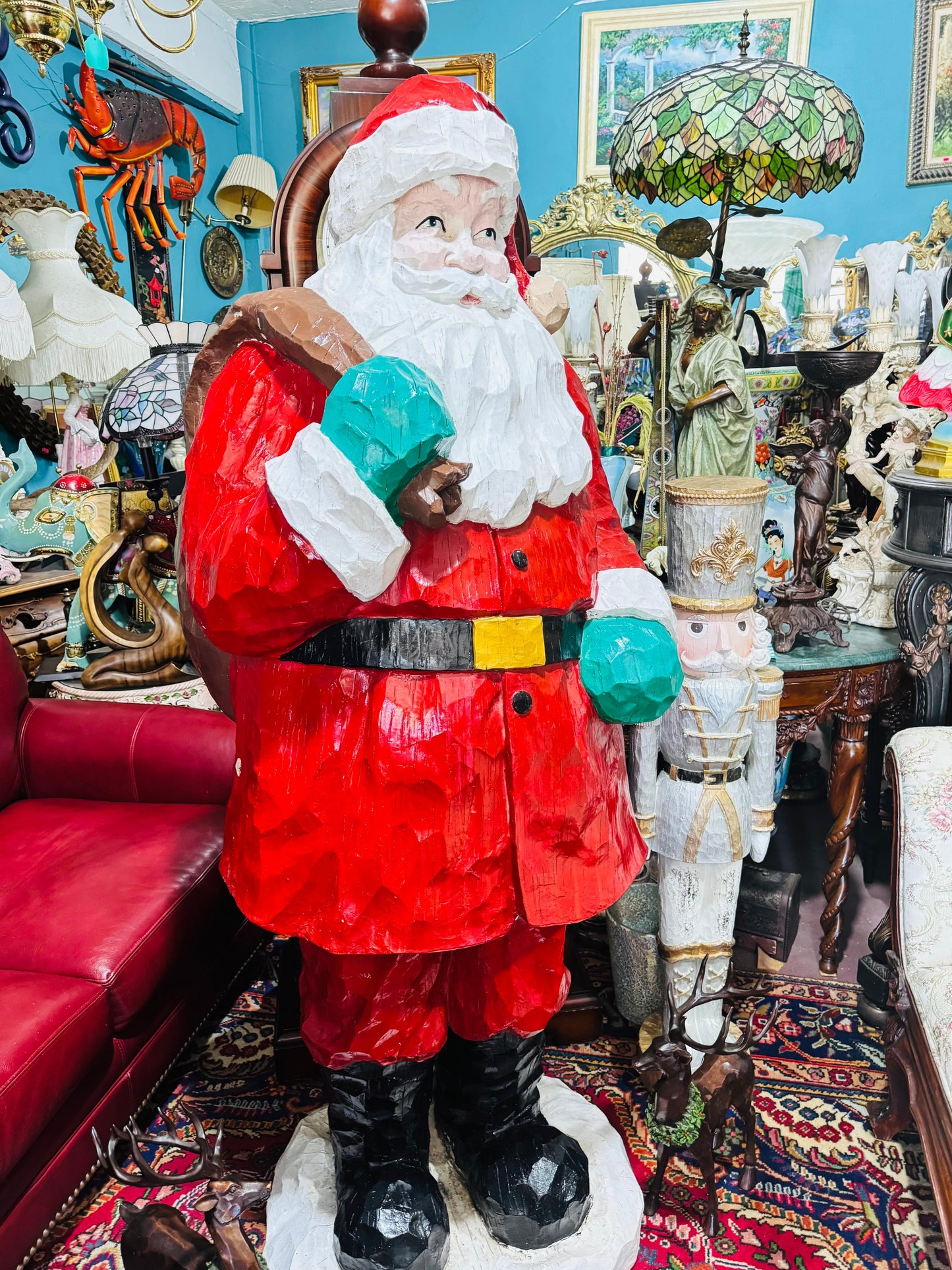š
Santa Claus de TamaƱo Real ā EspĆritu NavideƱo en Escultura Monumental š