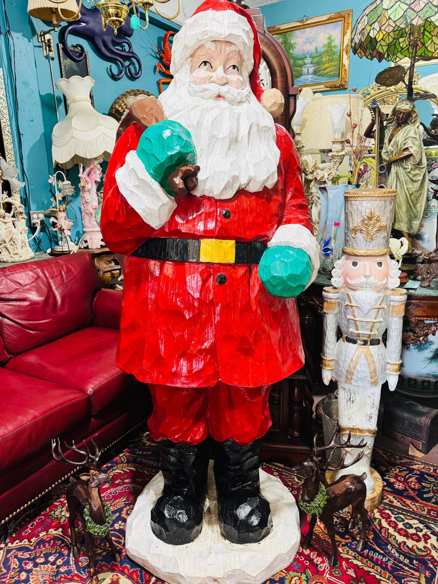š
Santa Claus de TamaƱo Real ā EspĆritu NavideƱo en Escultura Monumental š