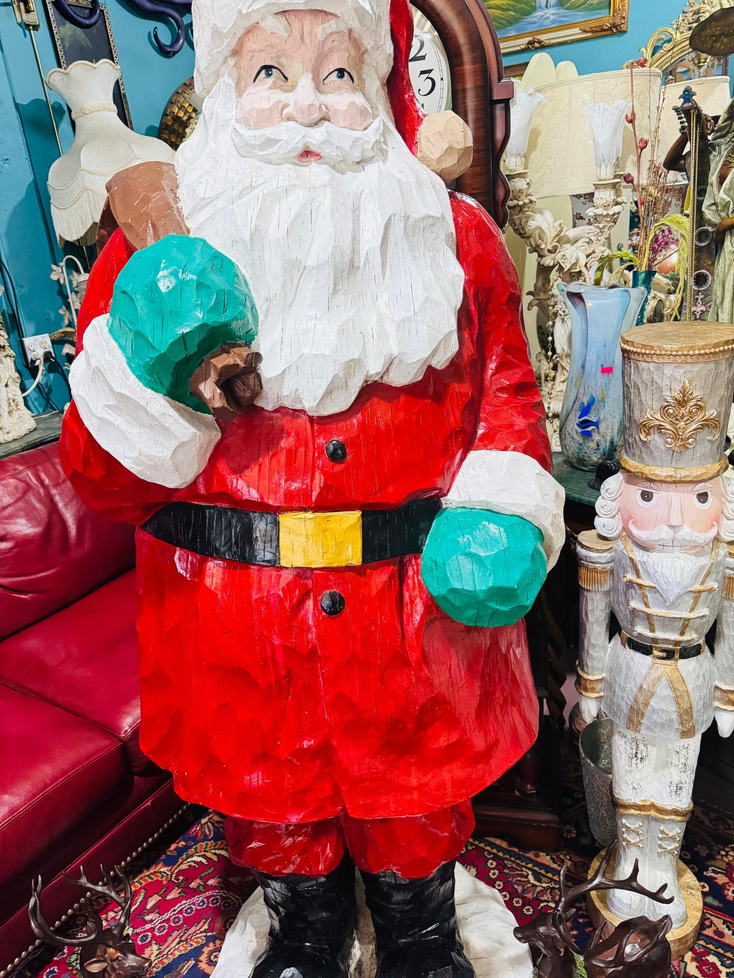 š
Santa Claus de TamaƱo Real ā EspĆritu NavideƱo en Escultura Monumental š