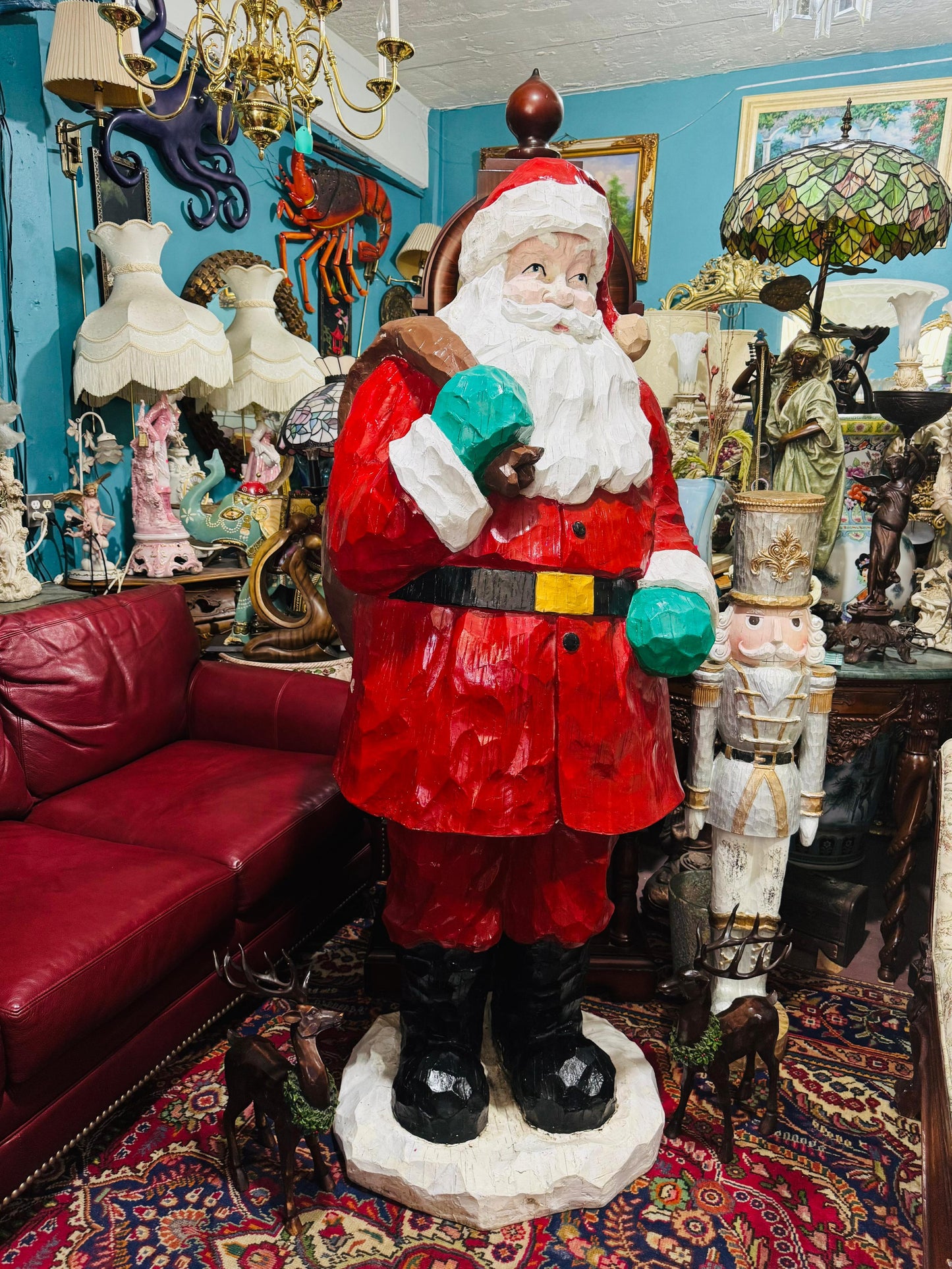 š
Santa Claus de TamaƱo Real ā EspĆritu NavideƱo en Escultura Monumental š