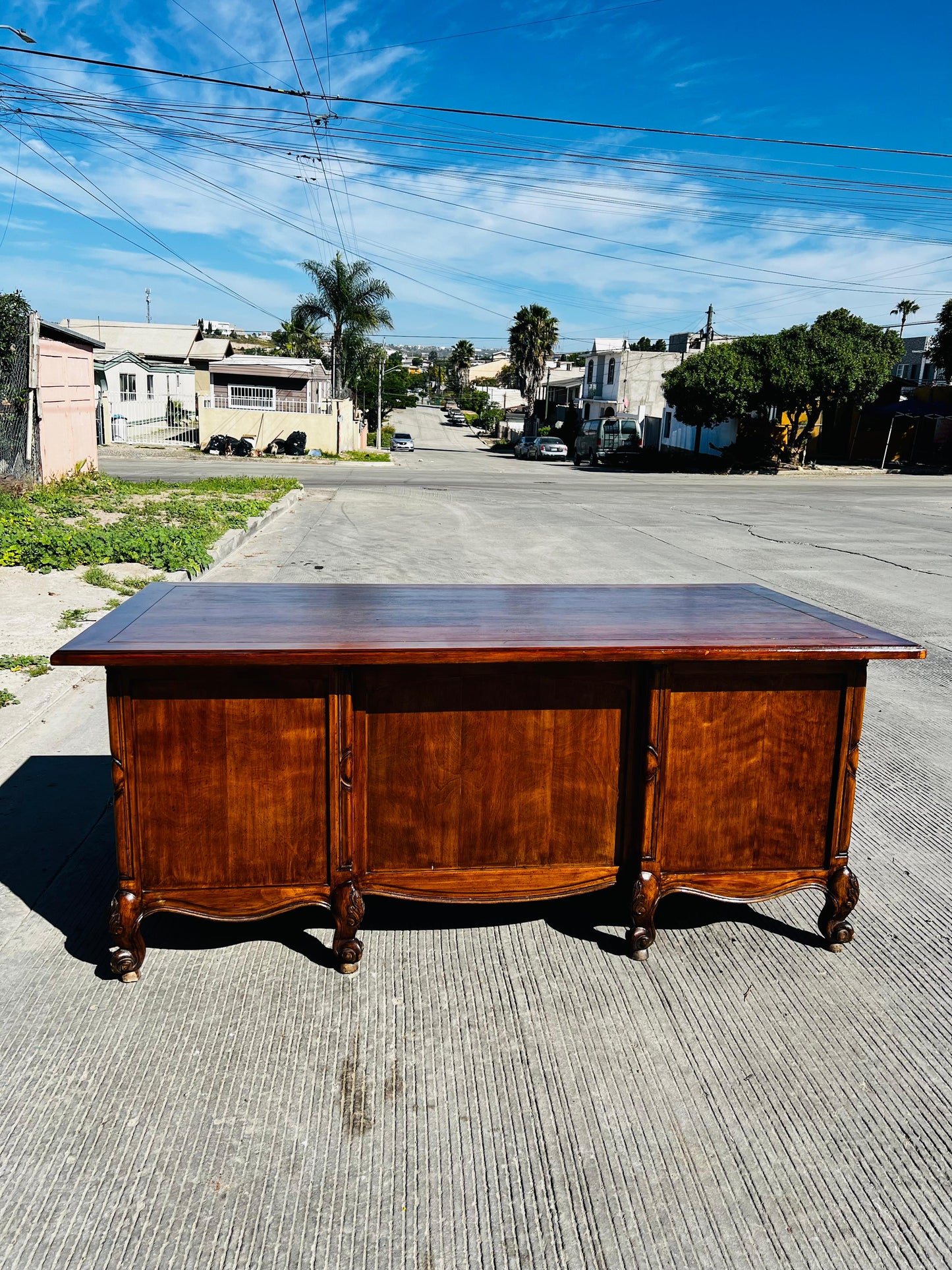 Classic Carved Wood Desk β Timeless Elegance πͺΆποΈ