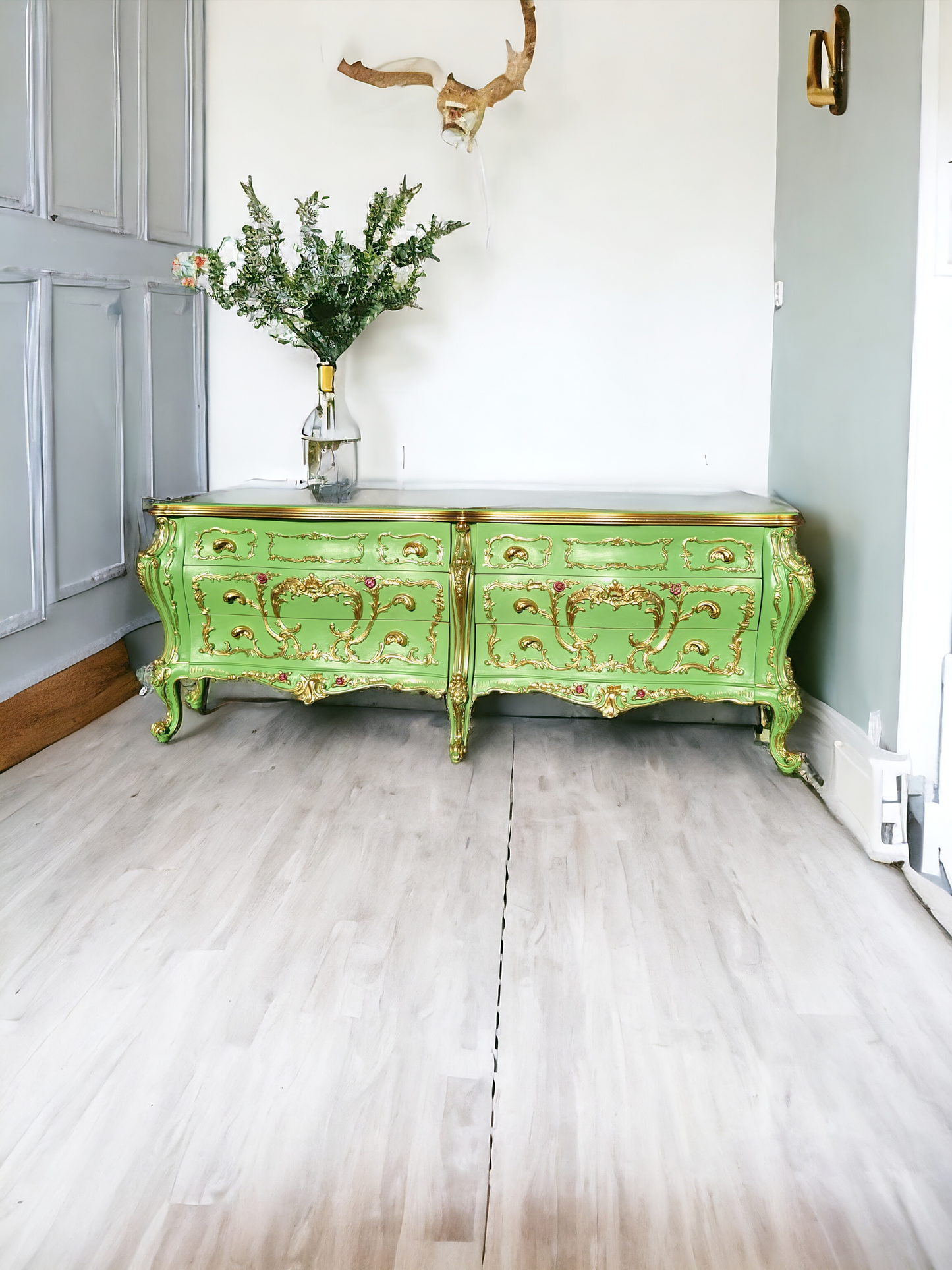 ✨Comoda estilo Rococo, Color Pistachio, Con Tonos Color Dorado✨