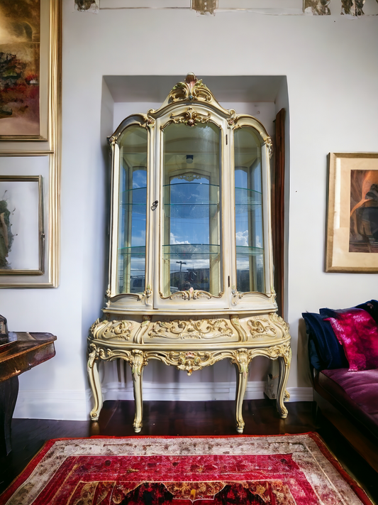 🏰🇮🇹 ¡Vitrina Italiana Rococó, Disponible en Rosarito Antiques! 🇮🇹🏰