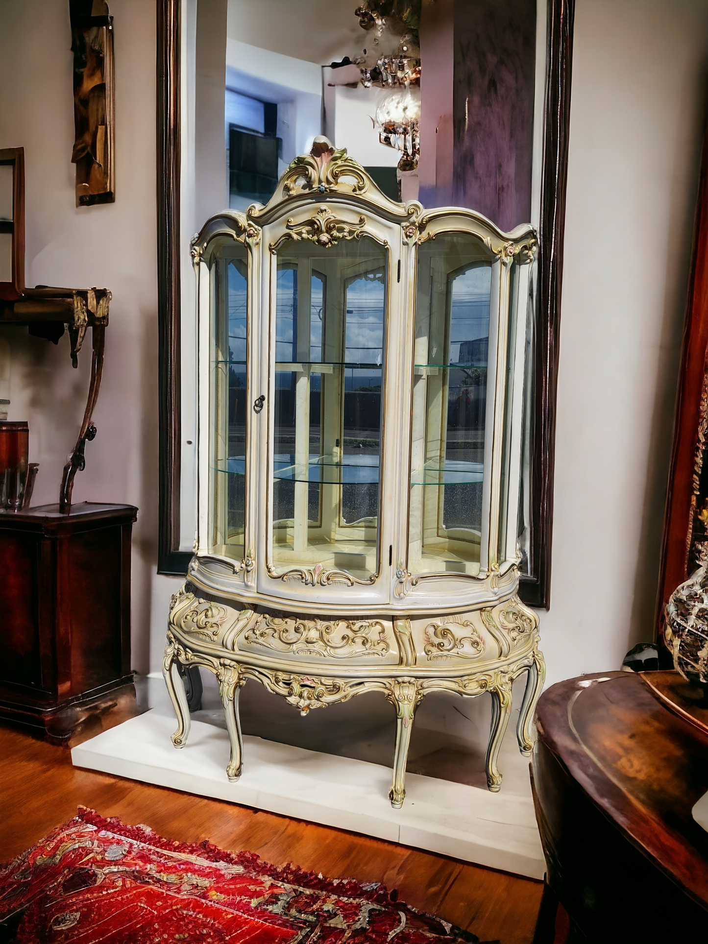 🏰🇮🇹 ¡Vitrina Italiana Rococó, Disponible en Rosarito Antiques! 🇮🇹🏰