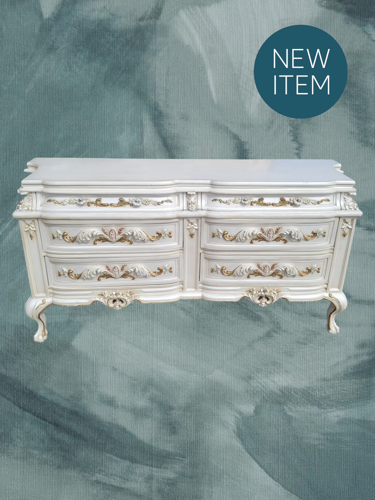 ⚜️✨Vintage Pearl Colored Chest of Drawers with Old Gold Details ✨️⚜️