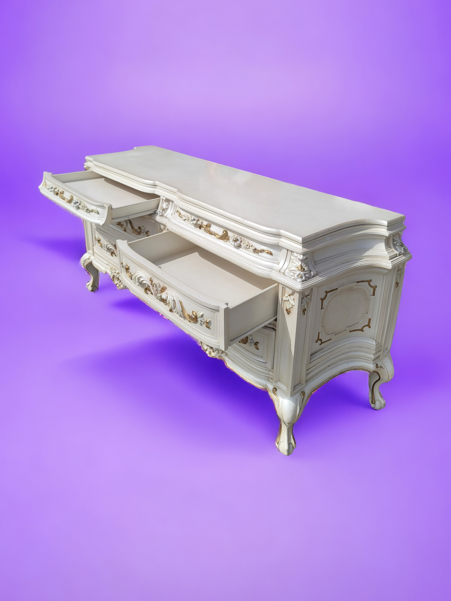 ⚜️✨Vintage Pearl Colored Chest of Drawers with Old Gold Details ✨️⚜️
