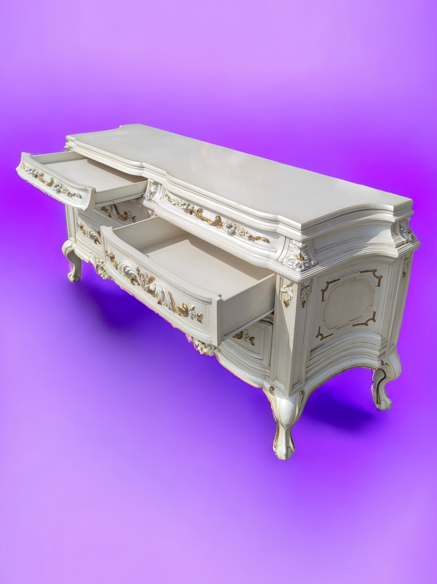 ⚜️✨Vintage Pearl Colored Chest of Drawers with Old Gold Details ✨️⚜️