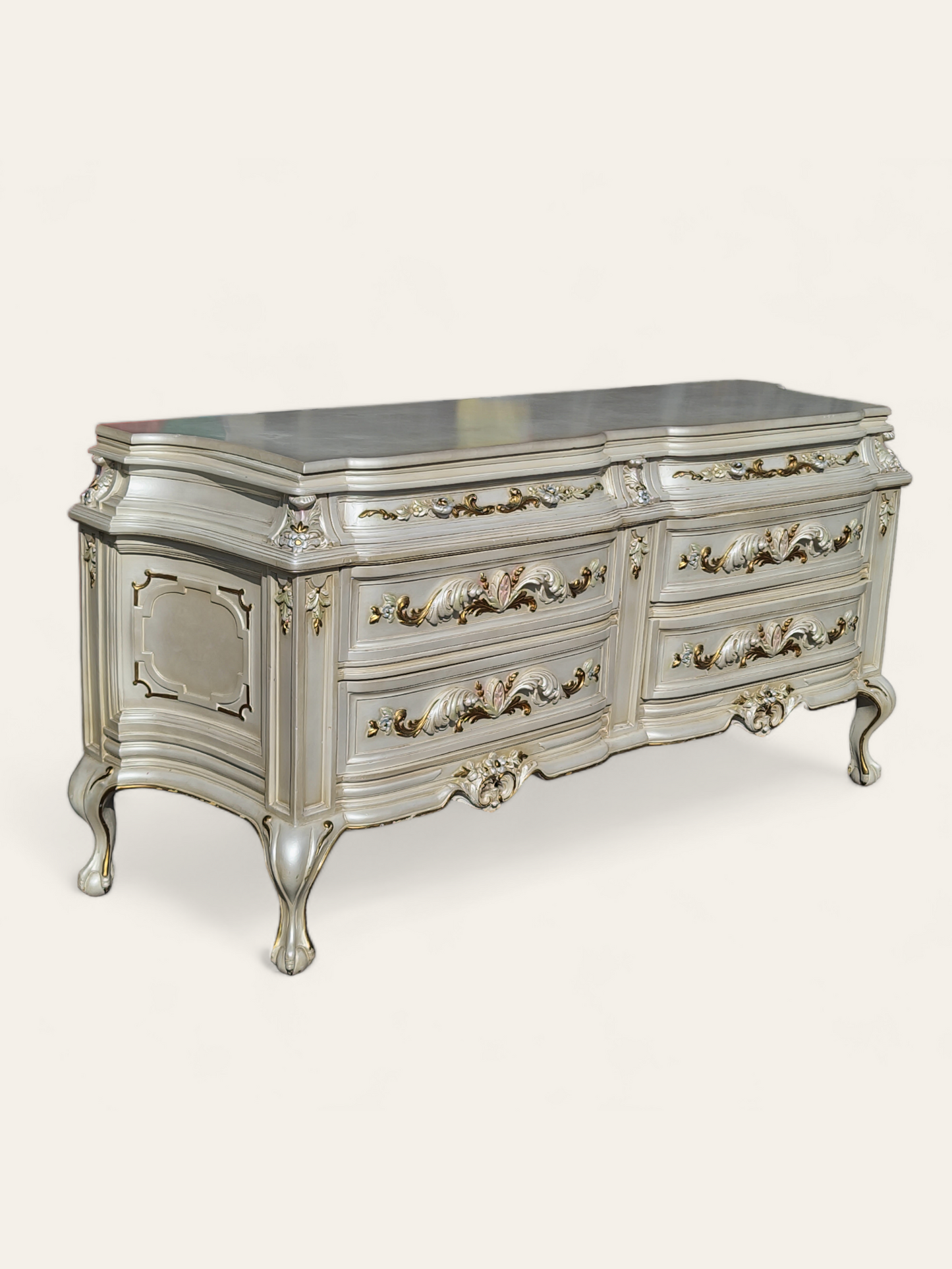 ⚜️✨Vintage Pearl Colored Chest of Drawers with Old Gold Details ✨️⚜️