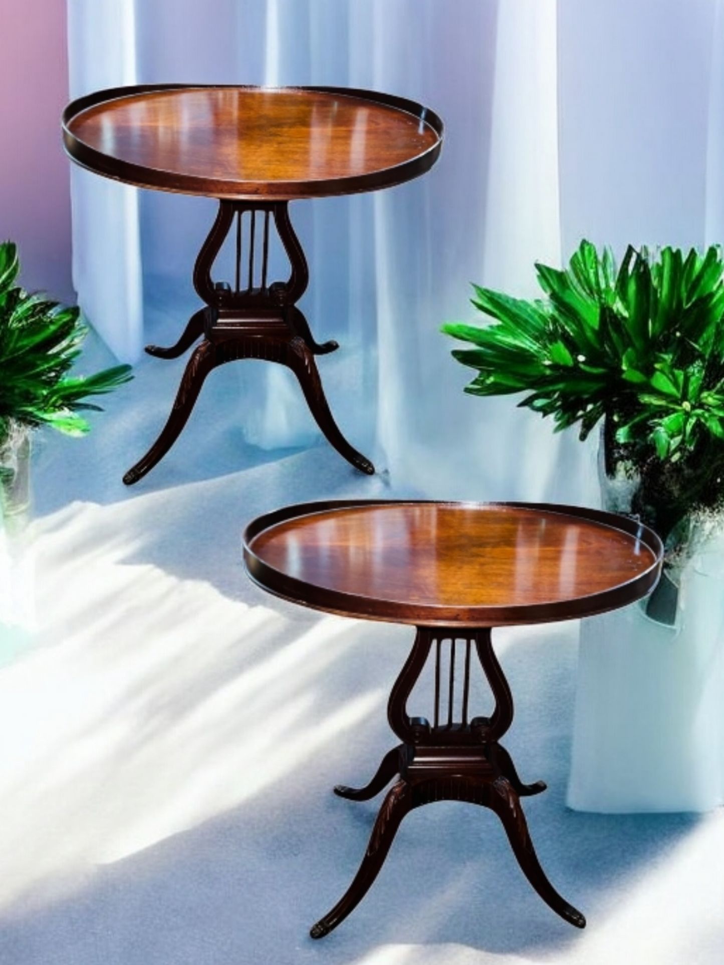 Par de Mesas Mid-Century laterales de madera con Forma de Arpa y Pies de Garra de Bronce 🪑✨