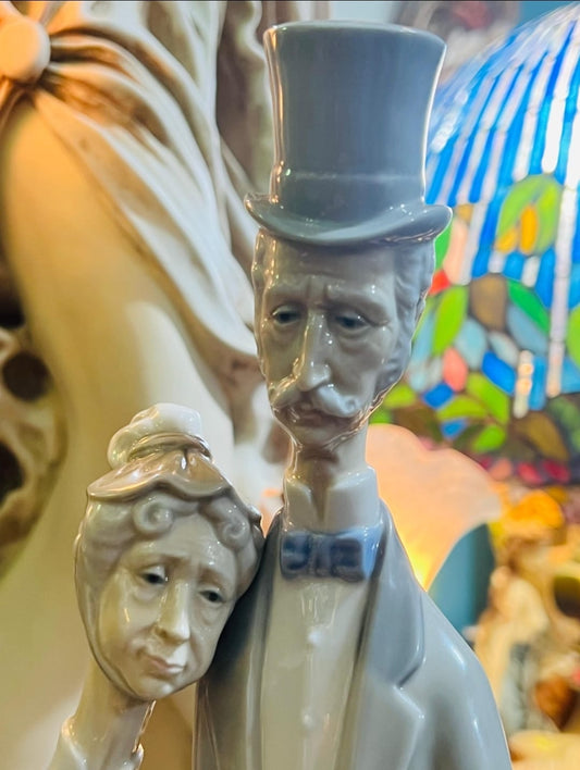 🌟 Escultura de Porcelana Fina Lladro 1033 - Vejez, año de emision 1969🕊️✨