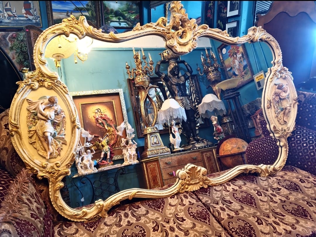 🩷Espejo Estilo Capo Del Monte Con Decoracion De Romeo Y Julieta En Porcelana Fina🩷