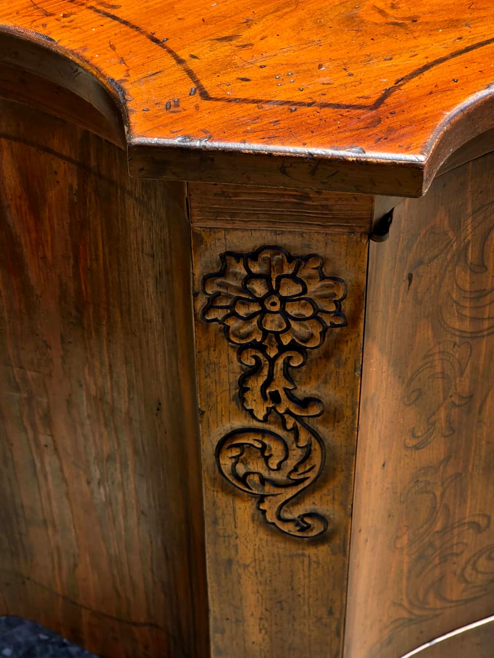 🔱🇮🇹 Comoda Italiana de Madera de Nogal – Arte y Elegancia en Cada Detalle 🇮🇹🔱