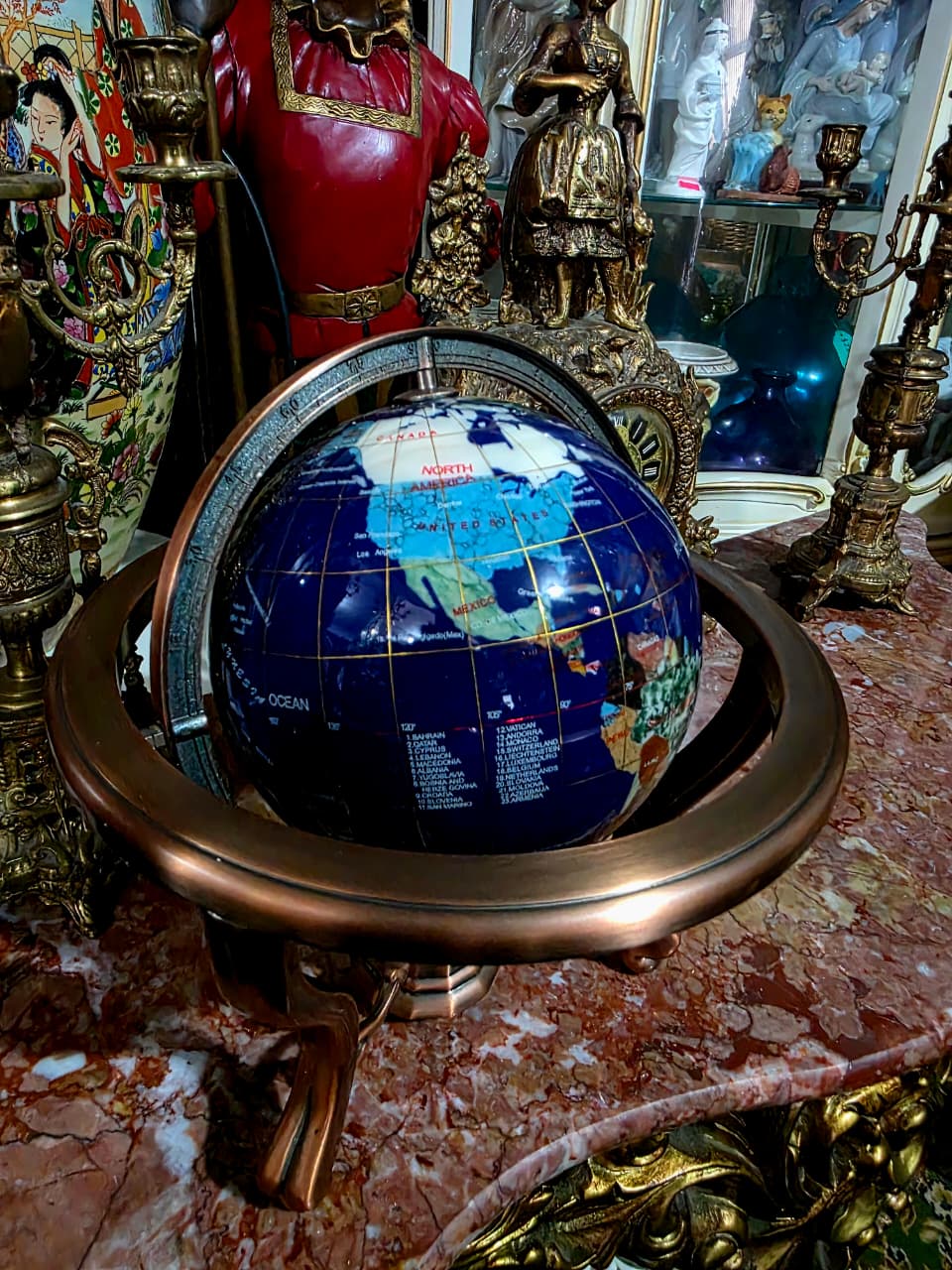 🌍 Globo Decorativo en Cobre – Elegancia Geográfica con Alma Clásica
