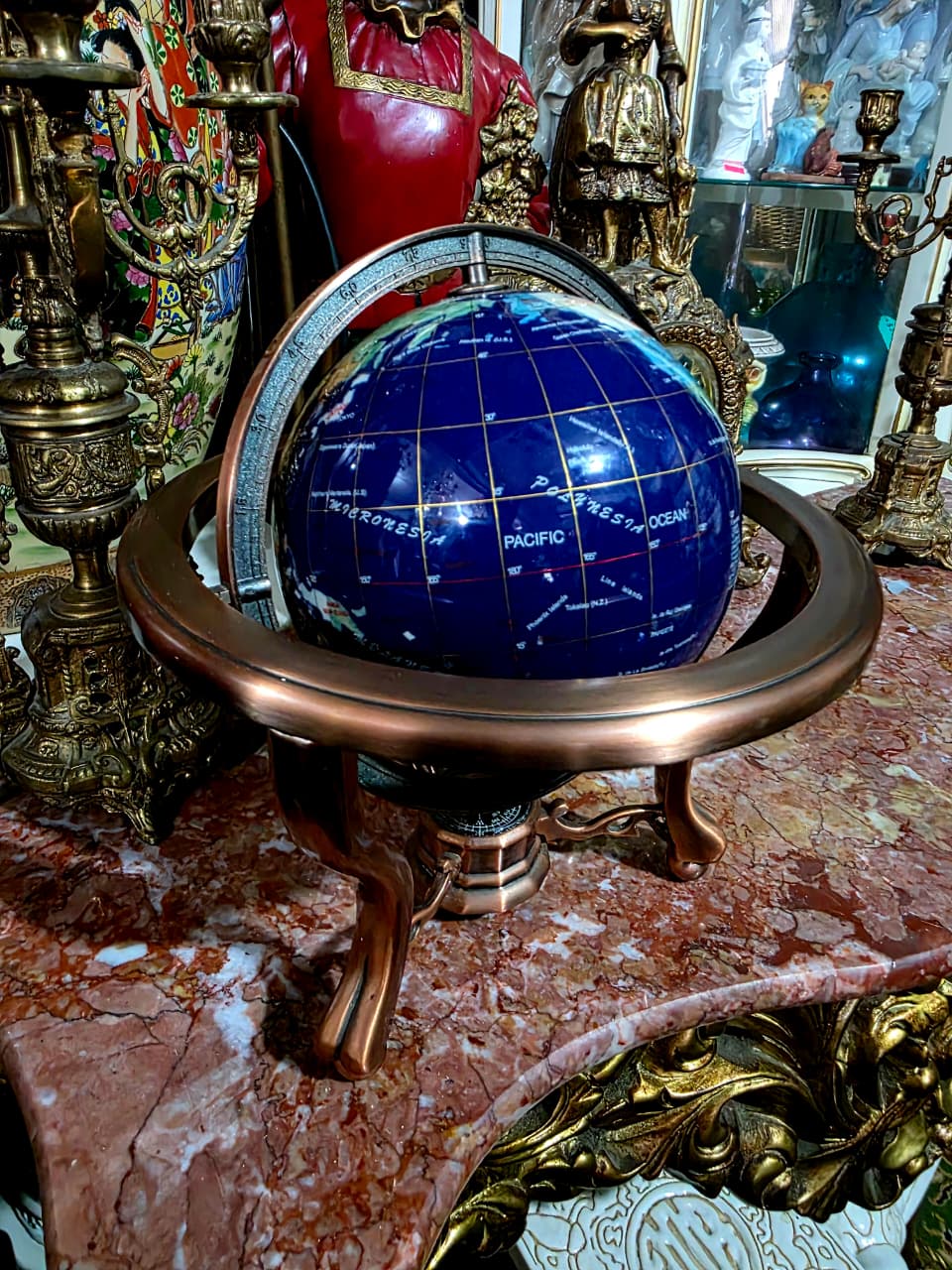 🌍 Globo Decorativo en Cobre – Elegancia Geográfica con Alma Clásica
