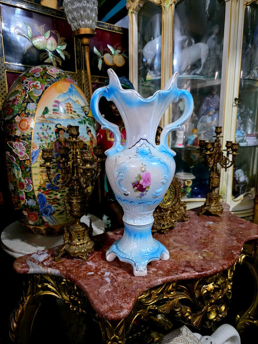 🌺🌼🏺 Jarrón de Porcelana Fina – Elegancia Clásica y Detalle Floral🏺🌼🌺