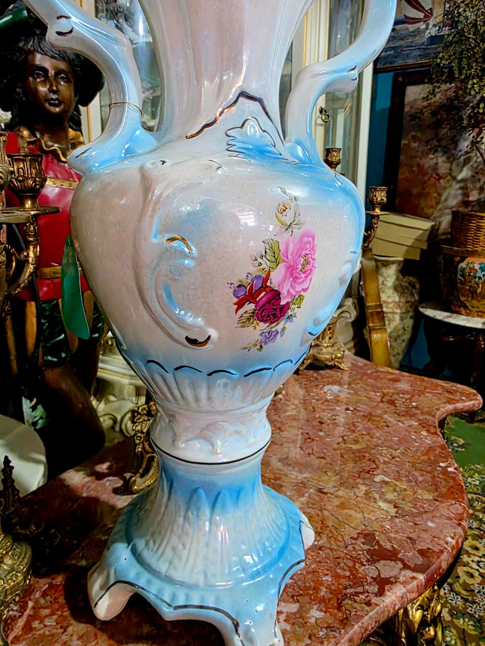 🌺🌼🏺 Jarrón de Porcelana Fina – Elegancia Clásica y Detalle Floral🏺🌼🌺