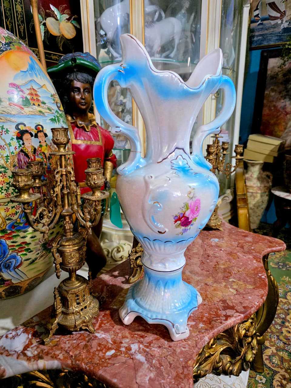 🌺🌼🏺 Jarrón de Porcelana Fina – Elegancia Clásica y Detalle Floral🏺🌼🌺