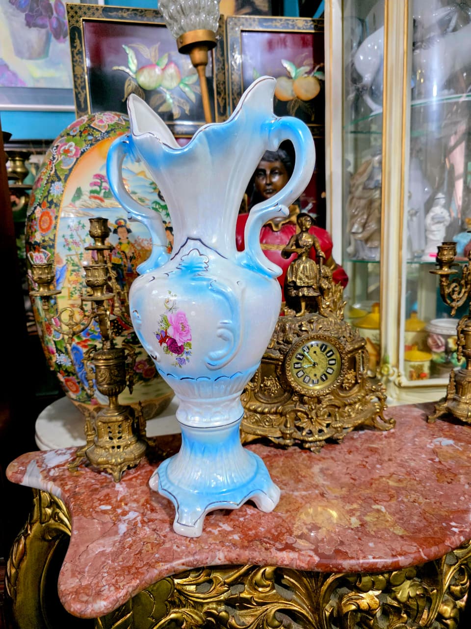 🌺🌼🏺 Jarrón de Porcelana Fina – Elegancia Clásica y Detalle Floral🏺🌼🌺