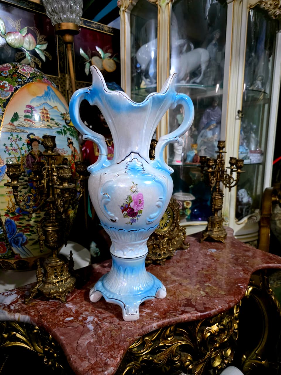 🌺🌼🏺 Jarrón de Porcelana Fina – Elegancia Clásica y Detalle Floral🏺🌼🌺