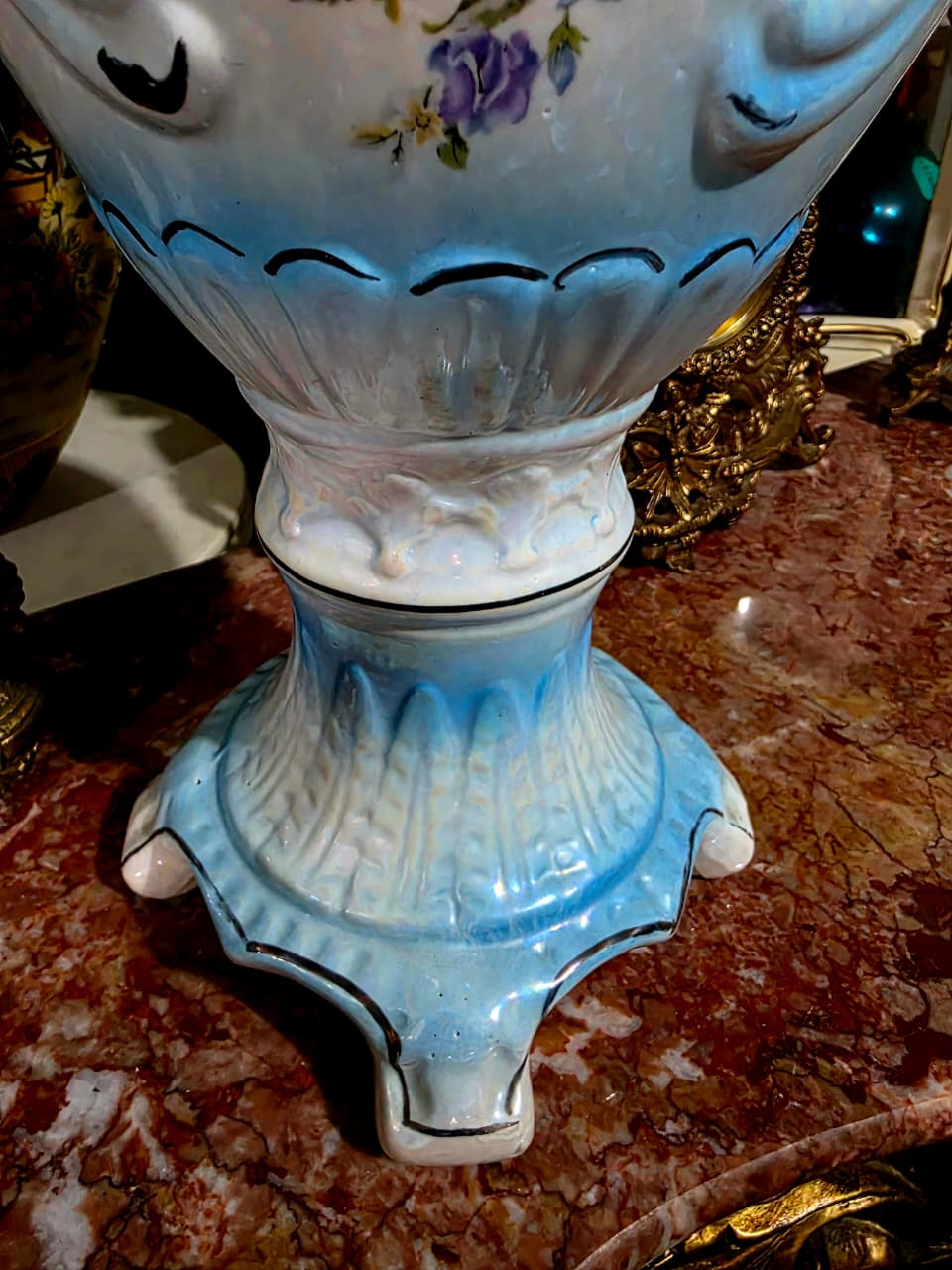 🌺🌼🏺 Jarrón de Porcelana Fina – Elegancia Clásica y Detalle Floral🏺🌼🌺