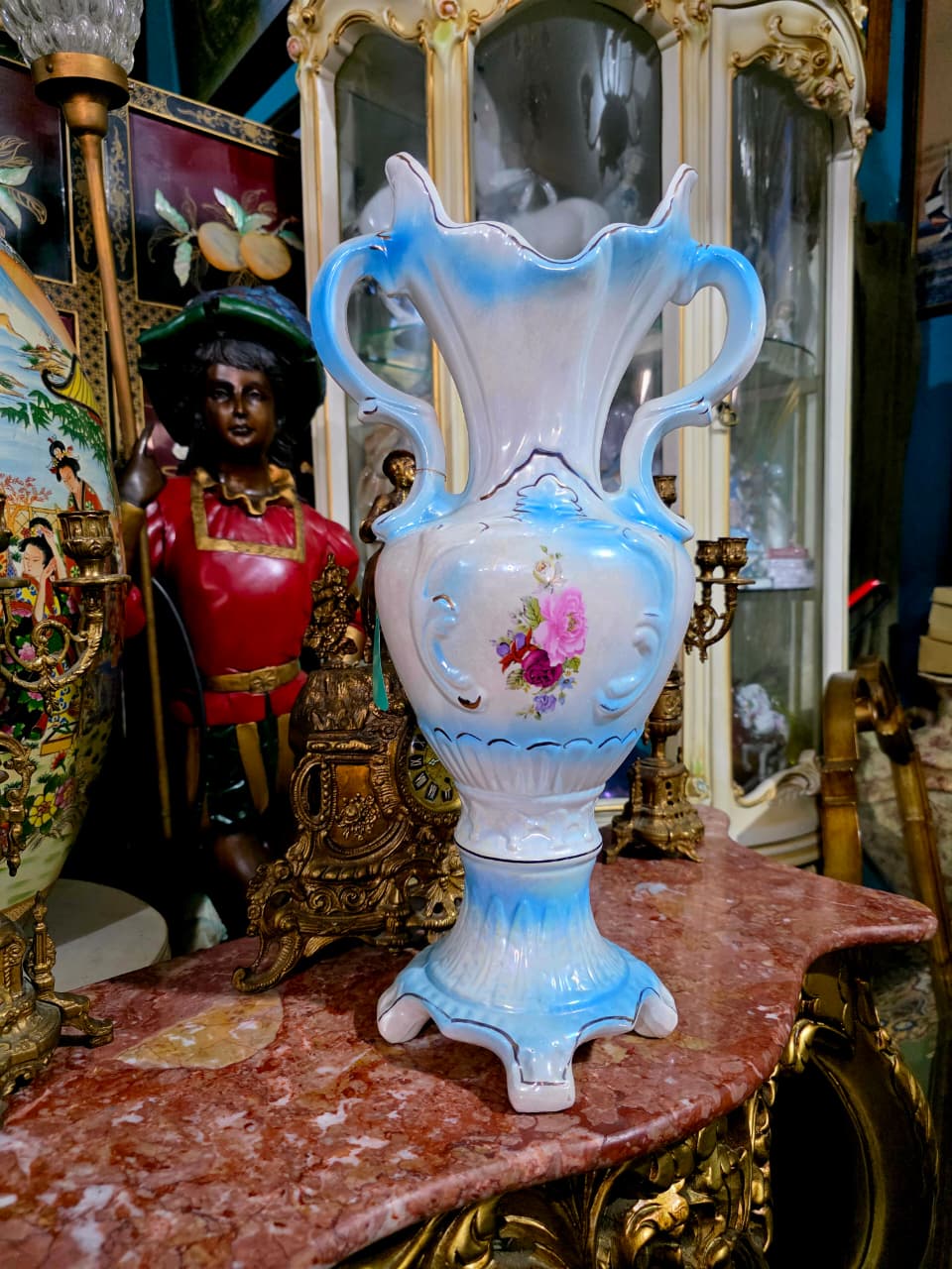 🌺🌼🏺 Jarrón de Porcelana Fina – Elegancia Clásica y Detalle Floral🏺🌼🌺