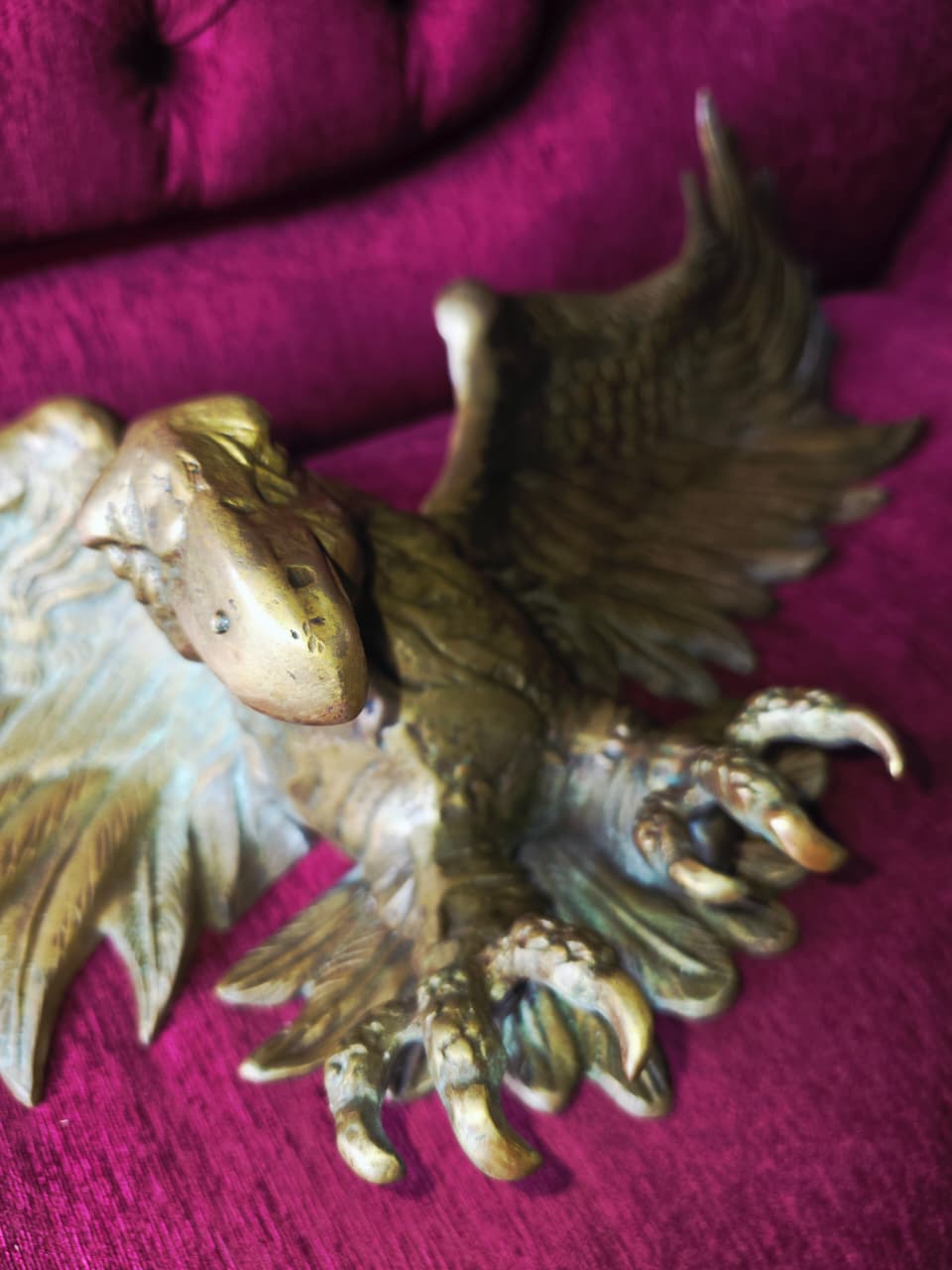 Escultura De Aguila Bronce Dorado Con Patina Verde🦅