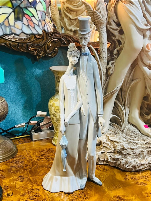 Descubriendo la Elegancia de la Porcelana Fina en Rosarito Antiques