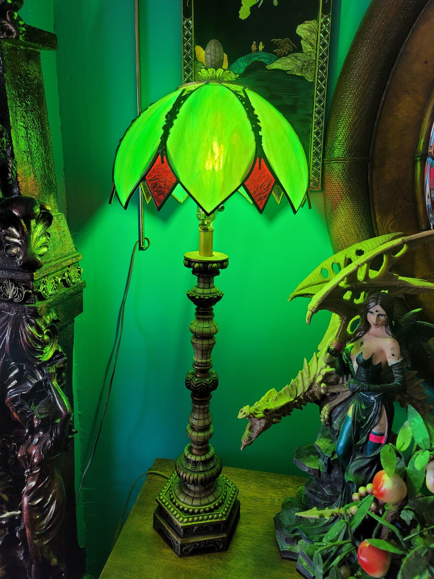 💡Lampara de Vitral con Base Alta: Arte Luminoso y Sofisticación Atemporal💡