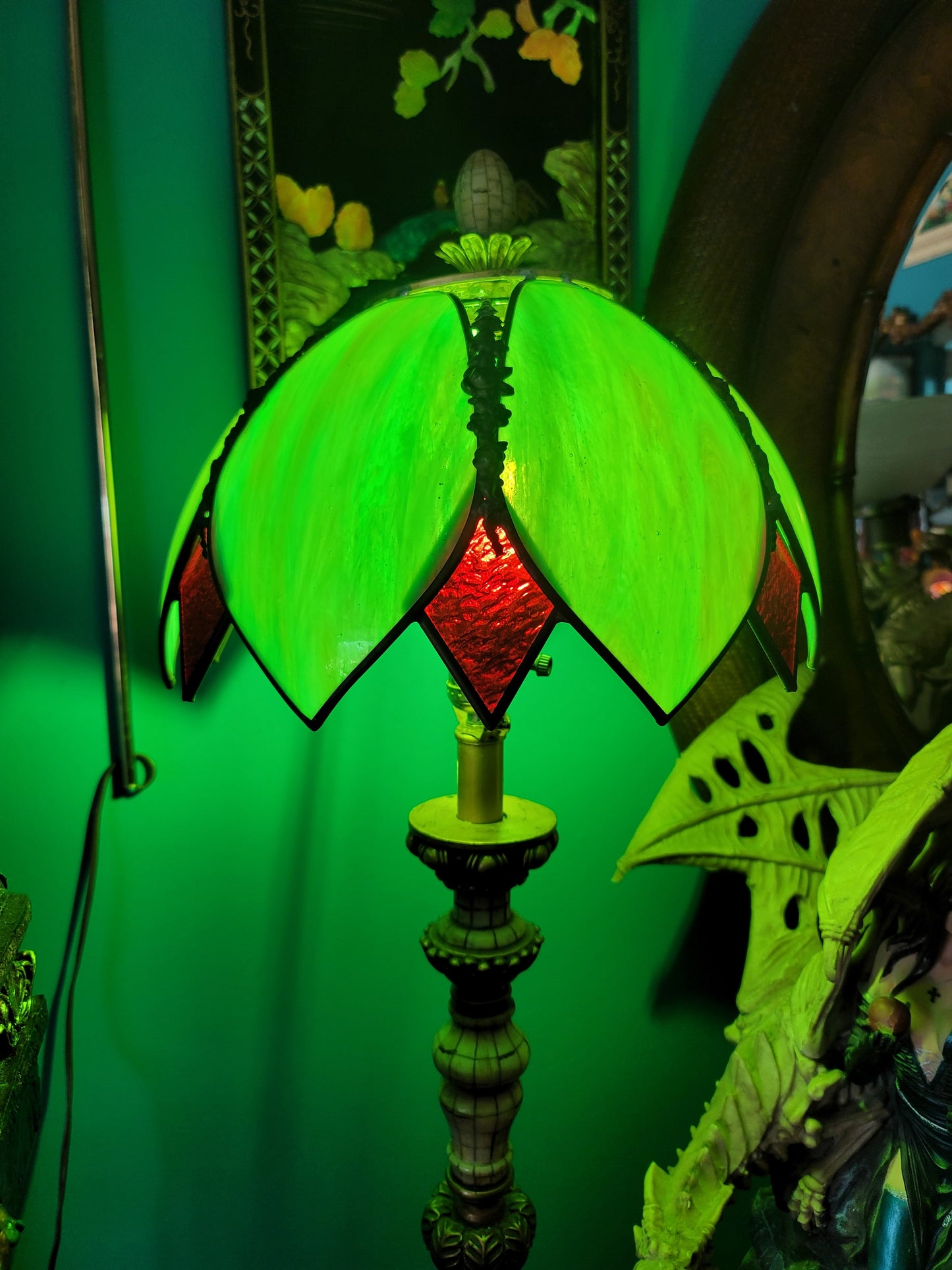 💡Lampara de Vitral con Base Alta: Arte Luminoso y Sofisticación Atemporal💡