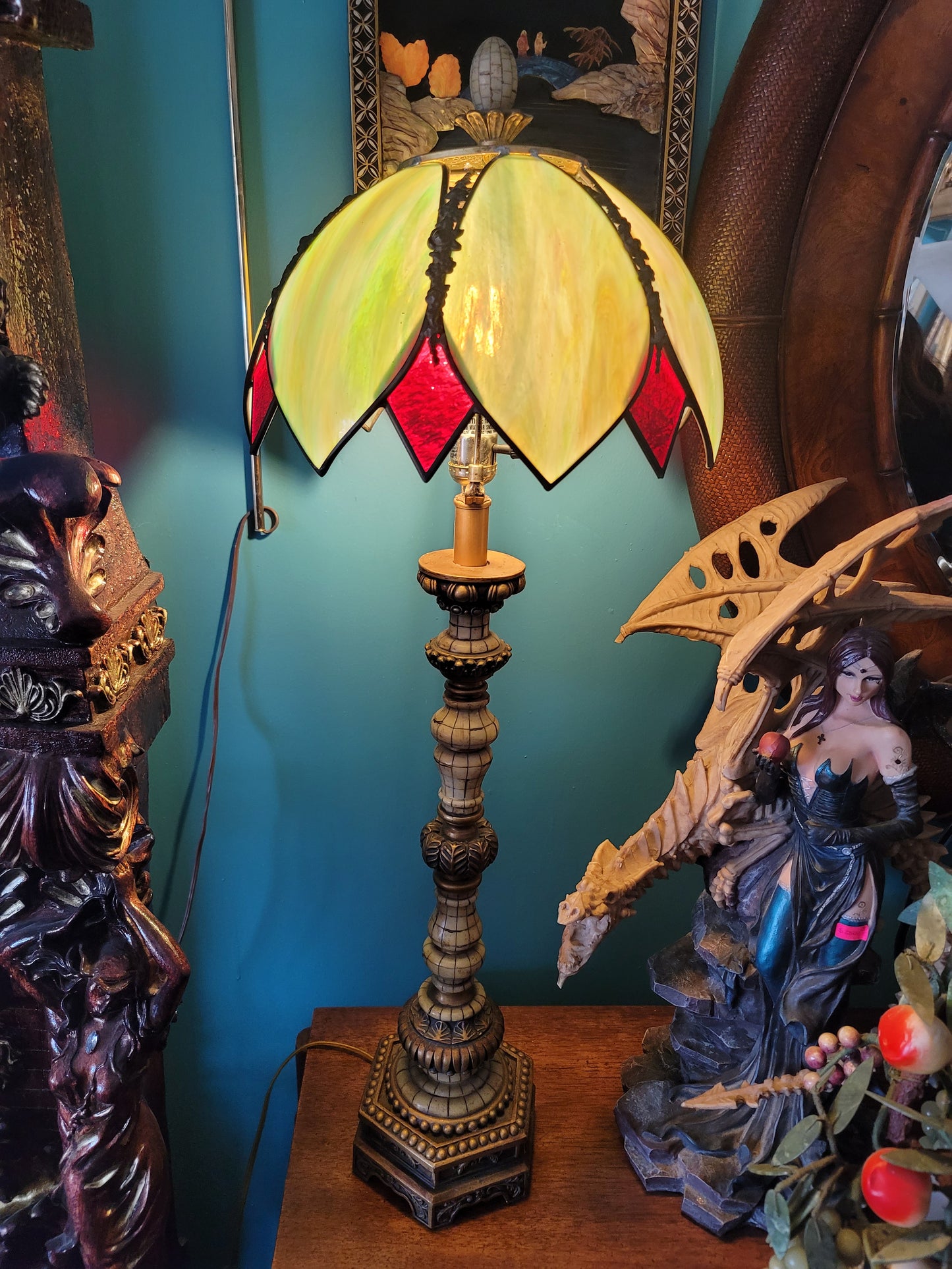 💡Lampara de Vitral con Base Alta: Arte Luminoso y Sofisticación Atemporal💡
