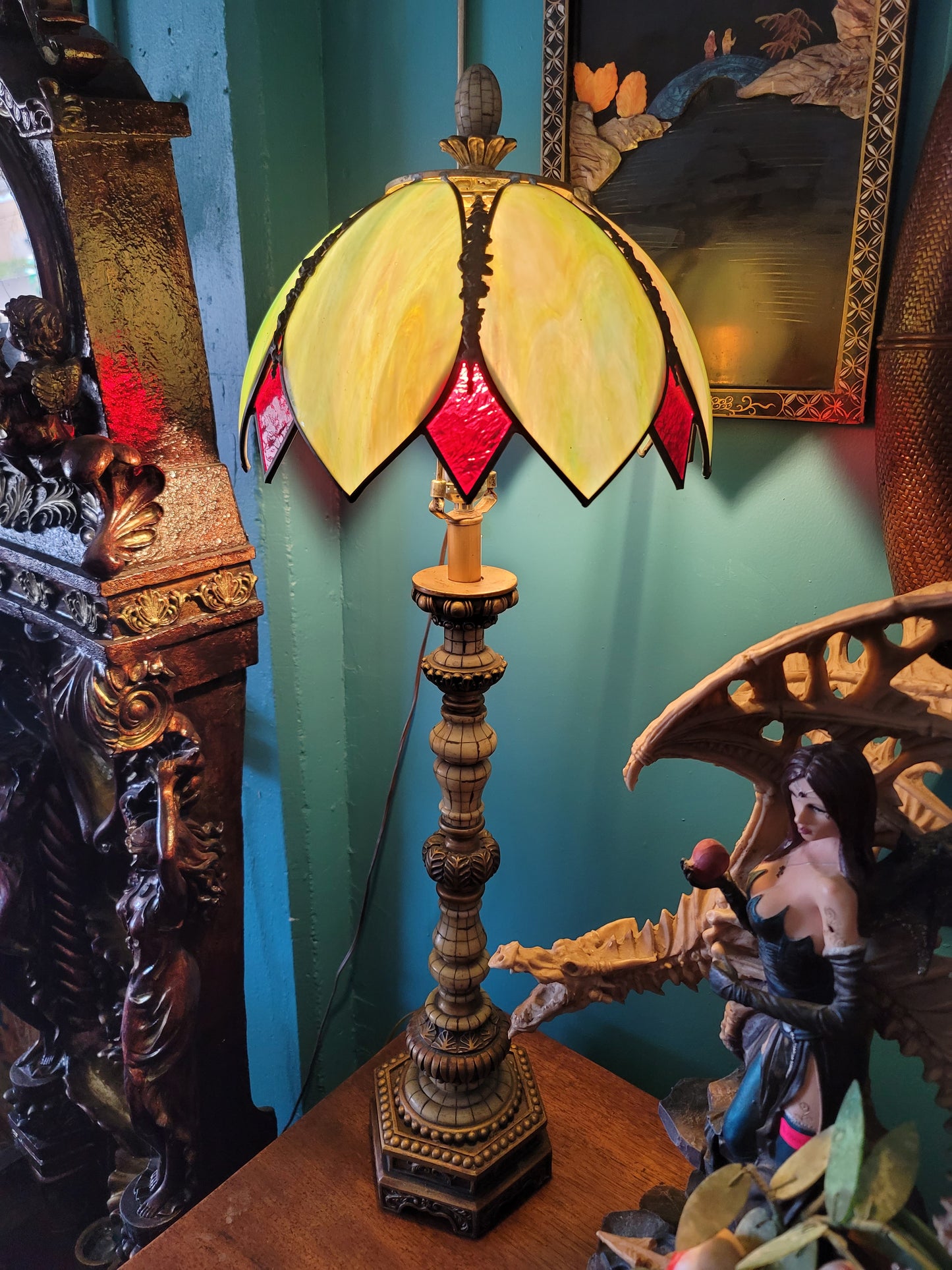 💡Lampara de Vitral con Base Alta: Arte Luminoso y Sofisticación Atemporal💡