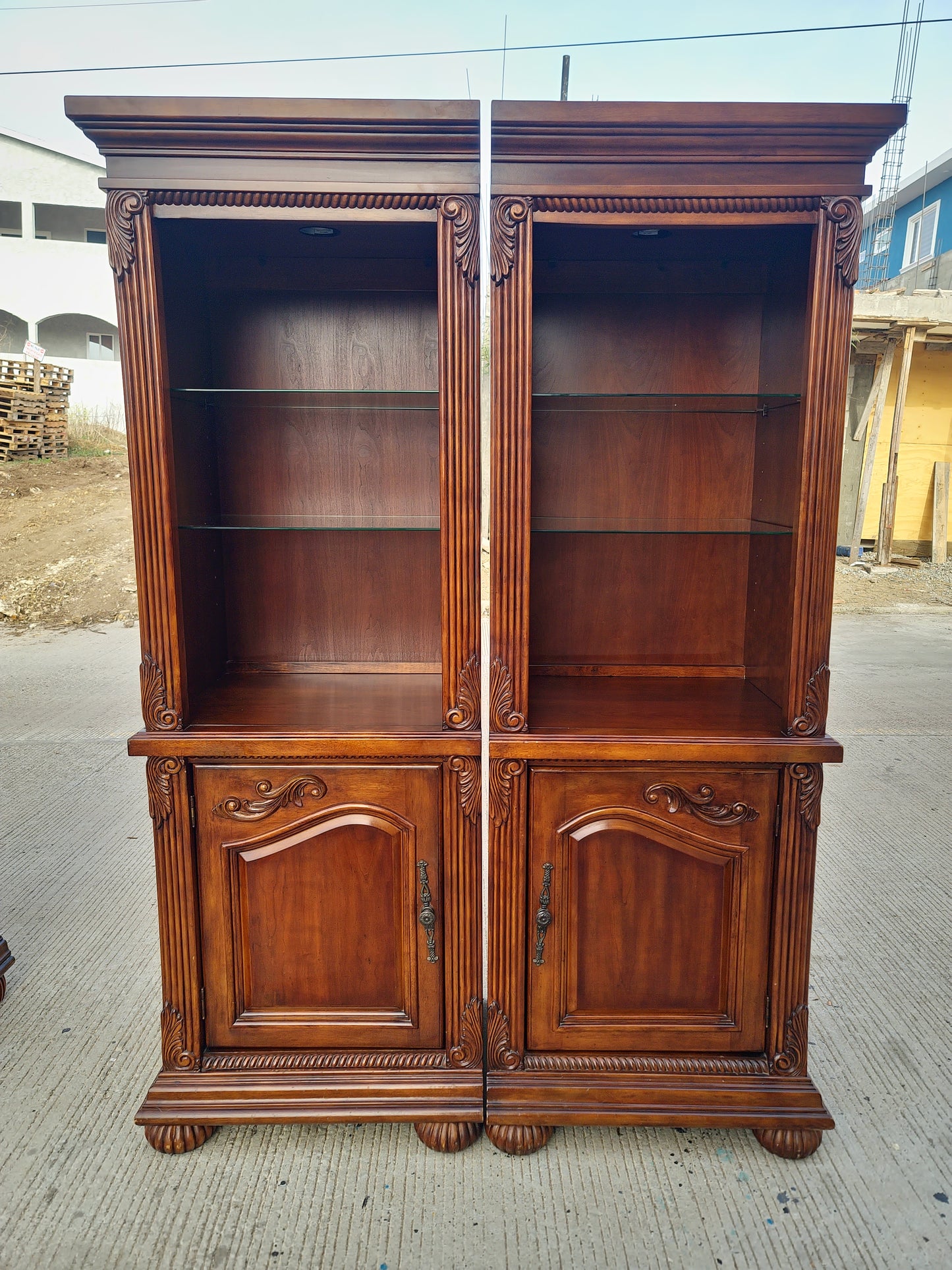 ✨📚 Elegant 2-Piece Colonial Bookcase at Rosarito Antiques 📚✨