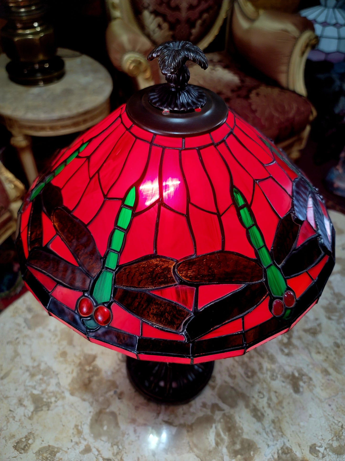 🌟✨Lampara Tiffany con Vitrales Rojos y Decoración de Libélulas🏡💡