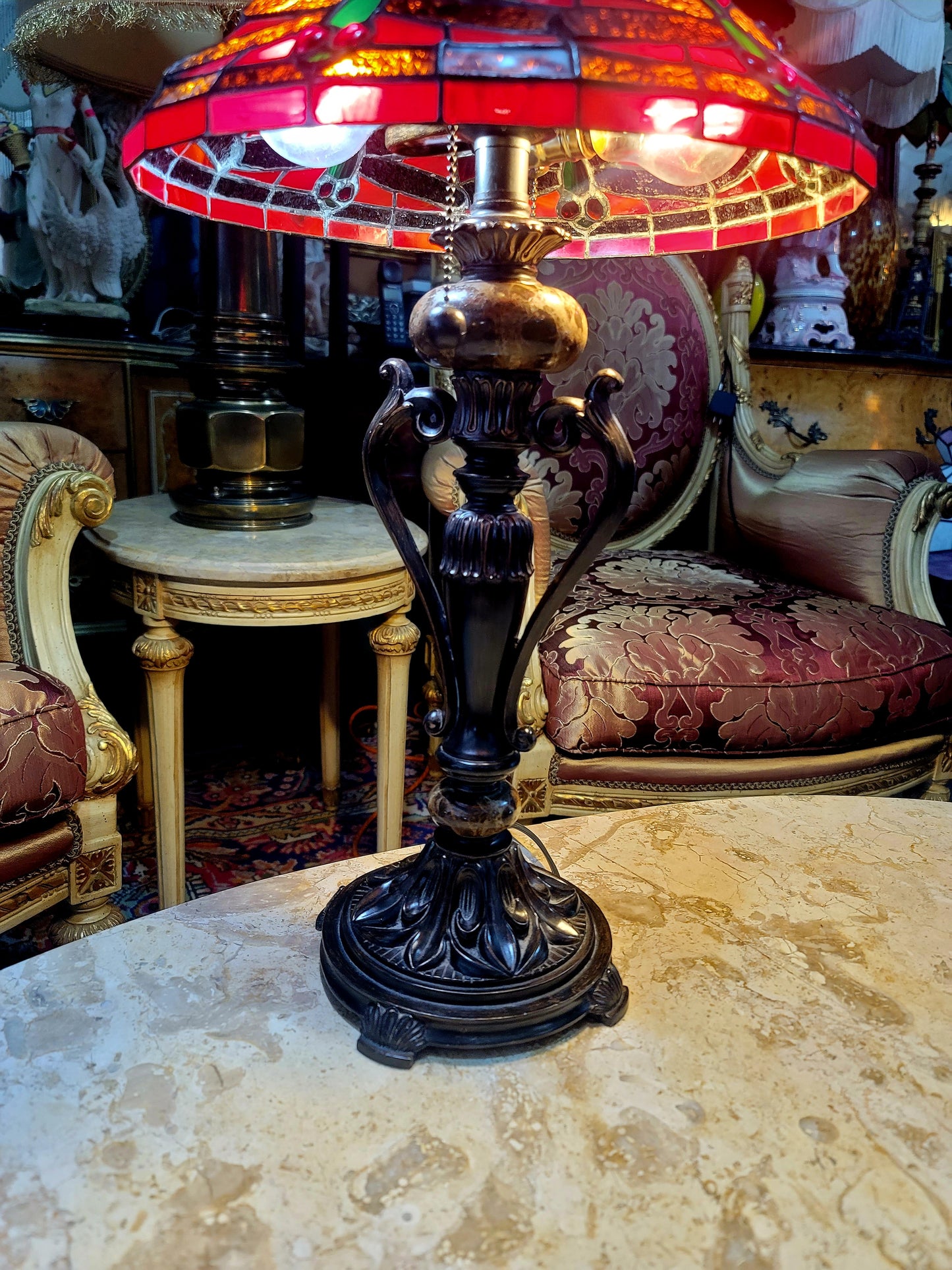🌟✨Lampara Tiffany con Vitrales Rojos y Decoración de Libélulas🏡💡
