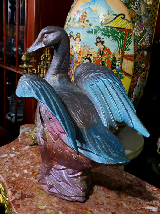 🦢 Escultura de Ave en Hierro Fundido – Elegancia y Fuerza Atemporal🦢