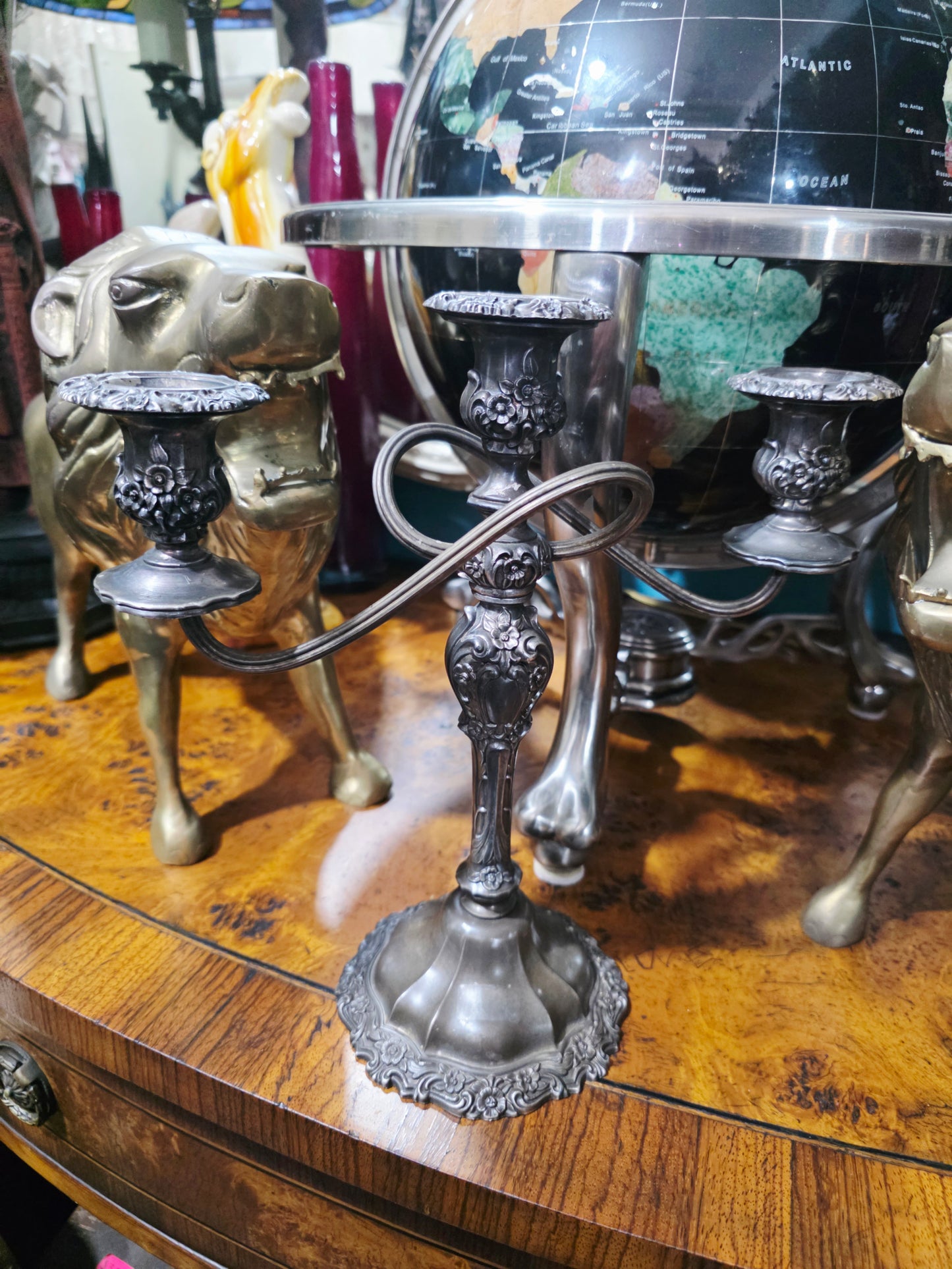 🔥🕯️🔥Candelabro Vintage de Metal Plateado de 3 apliques🔥🕯️🔥