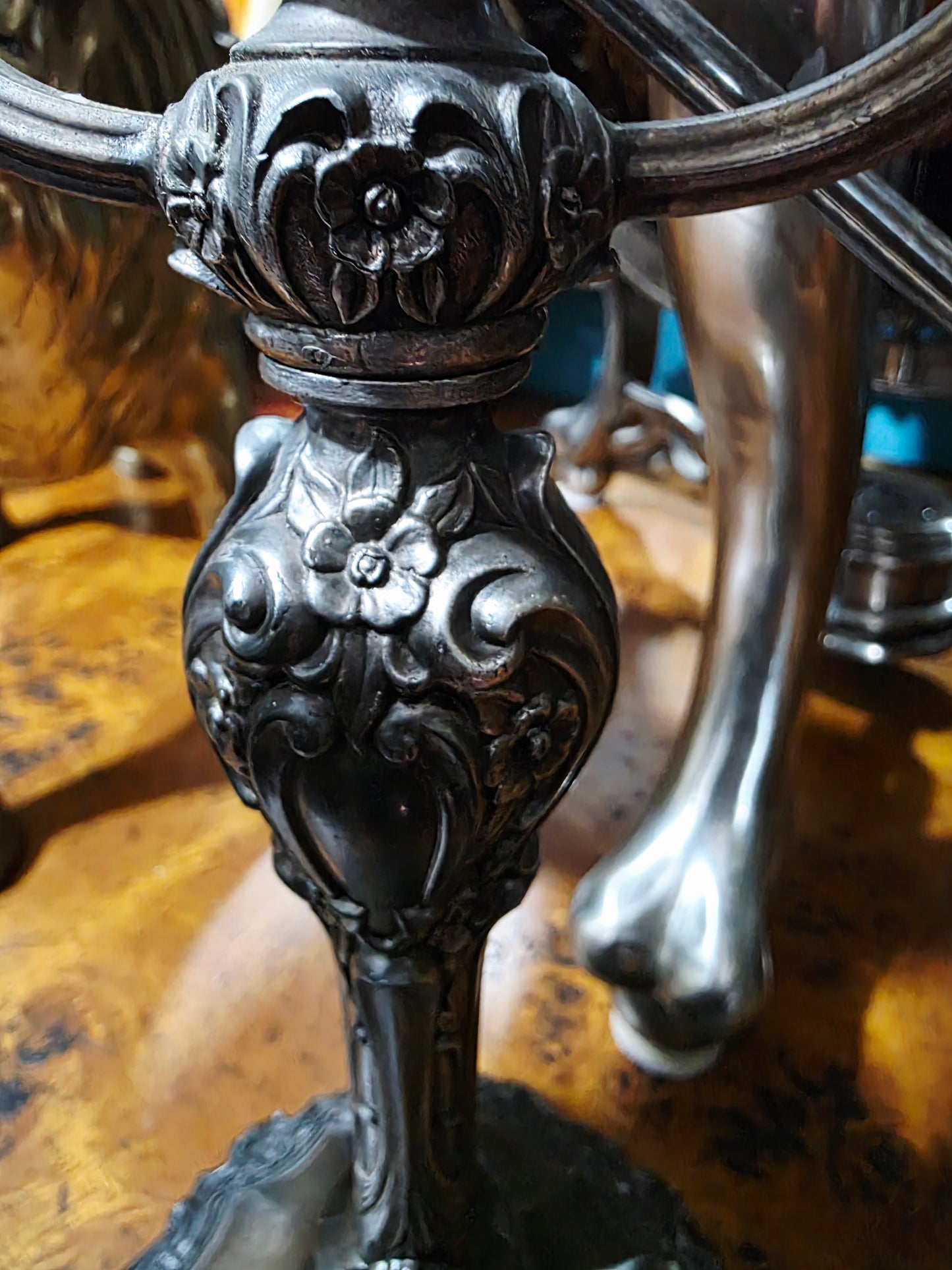 🔥🕯️🔥Candelabro Vintage de Metal Plateado de 3 apliques🔥🕯️🔥