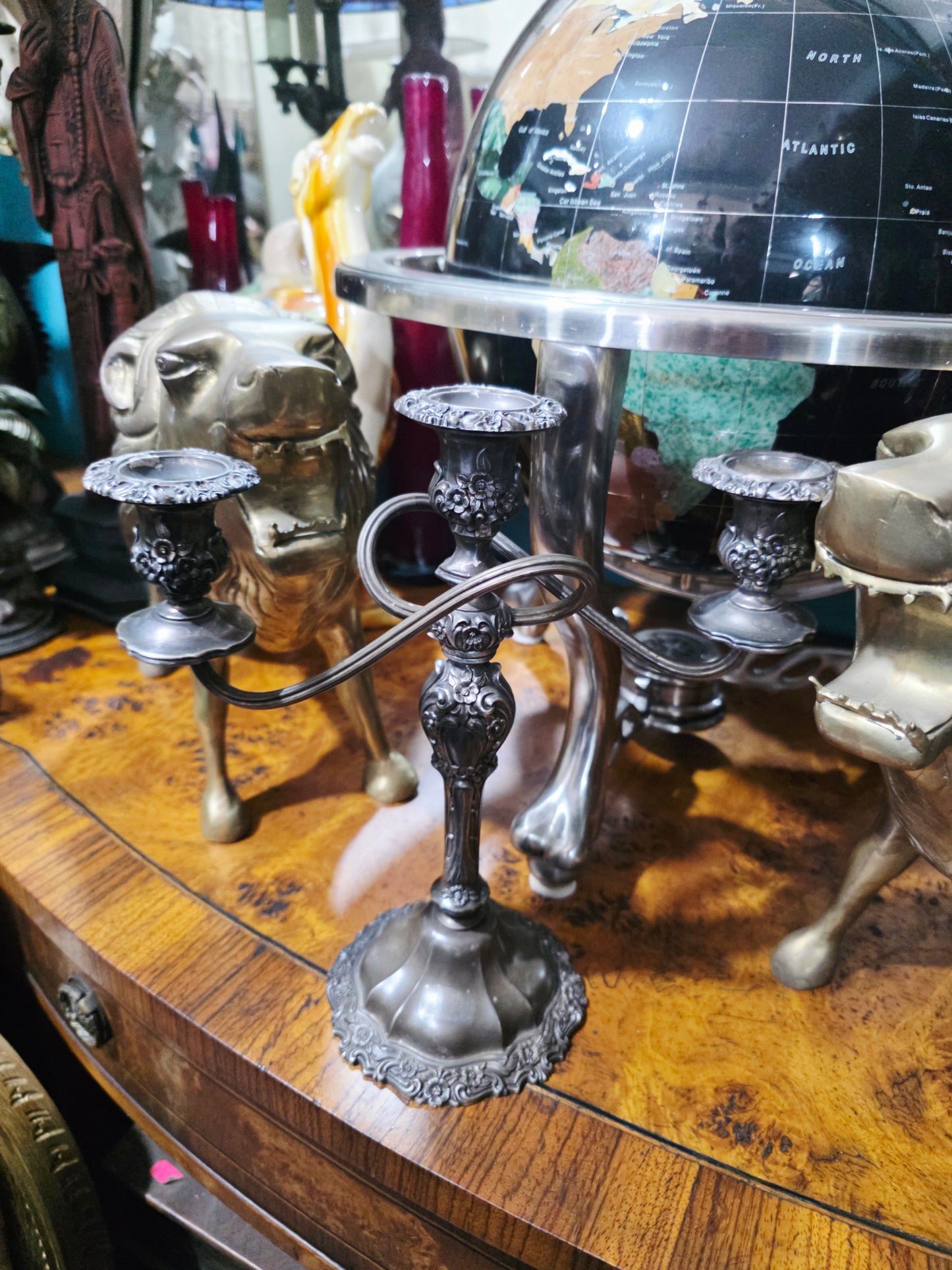 🔥🕯️🔥Candelabro Vintage de Metal Plateado de 3 apliques🔥🕯️🔥